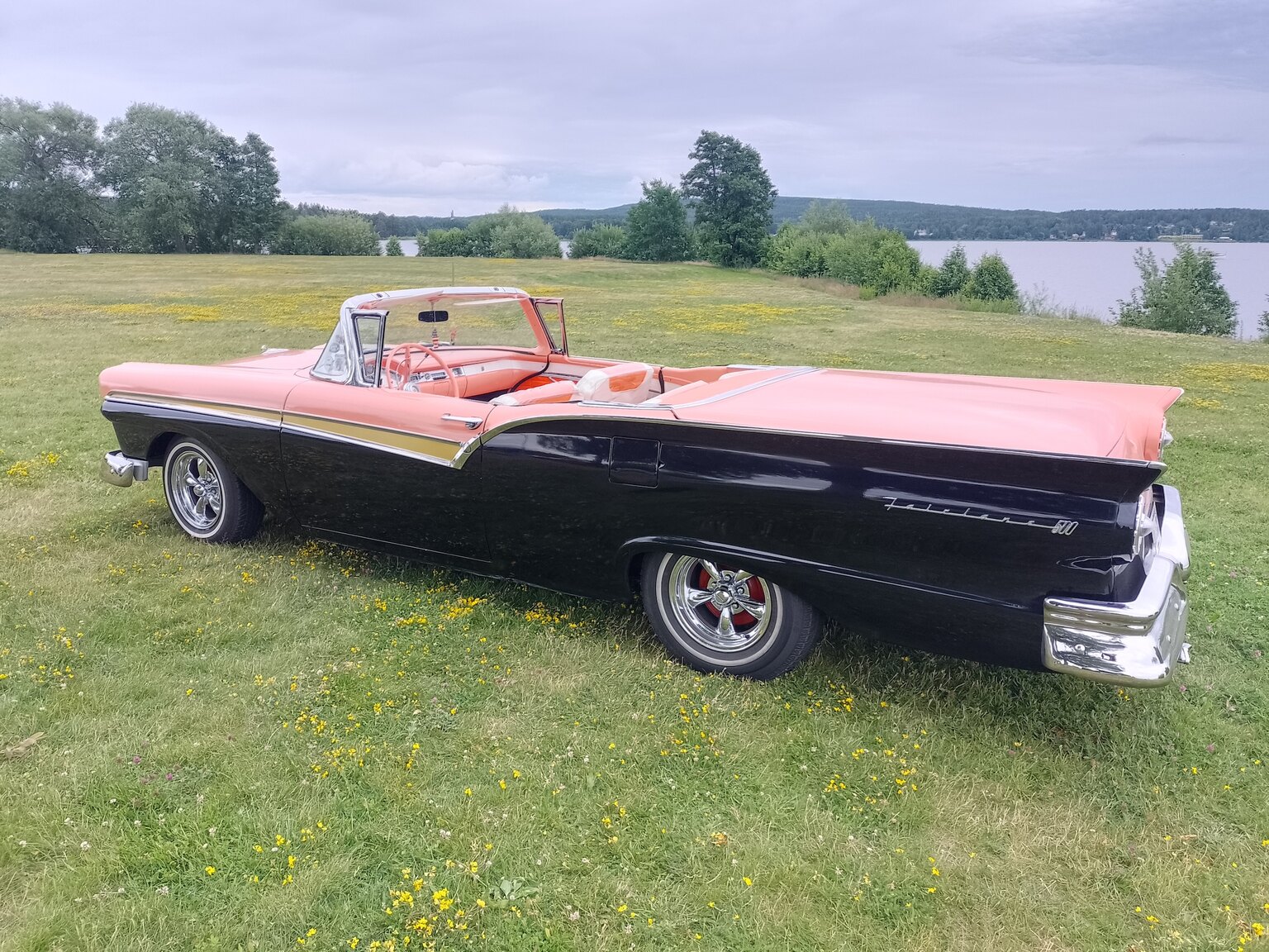 Aussenfoto 1957 Ford Fairlane 500 Skyliner Retract