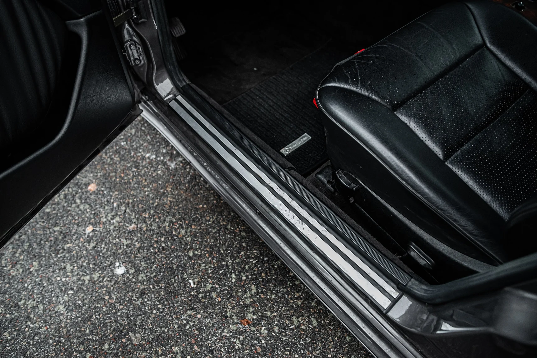 Interior image of 1993 Mercedes-Benz E 320 "AMG" (9)