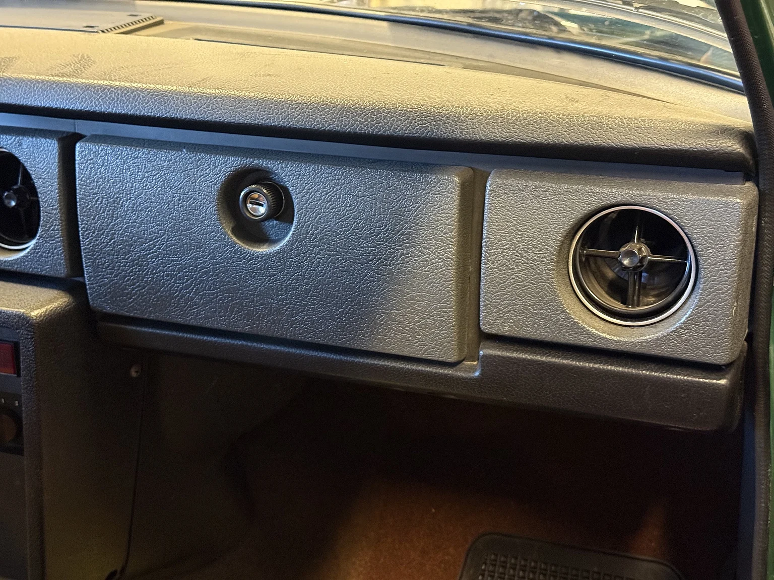 Innenraumfoto von 1973 Volvo 142 2.0 Deluxe (28)