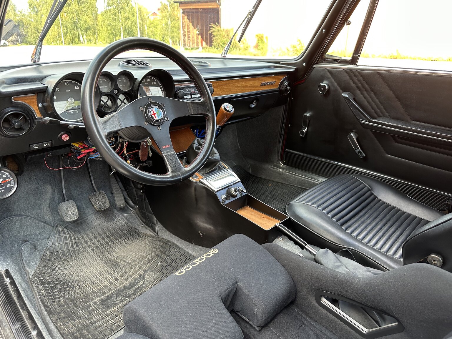 Interior image of 1972 Alfa Romeo 2000 GTV Bertone Coupé