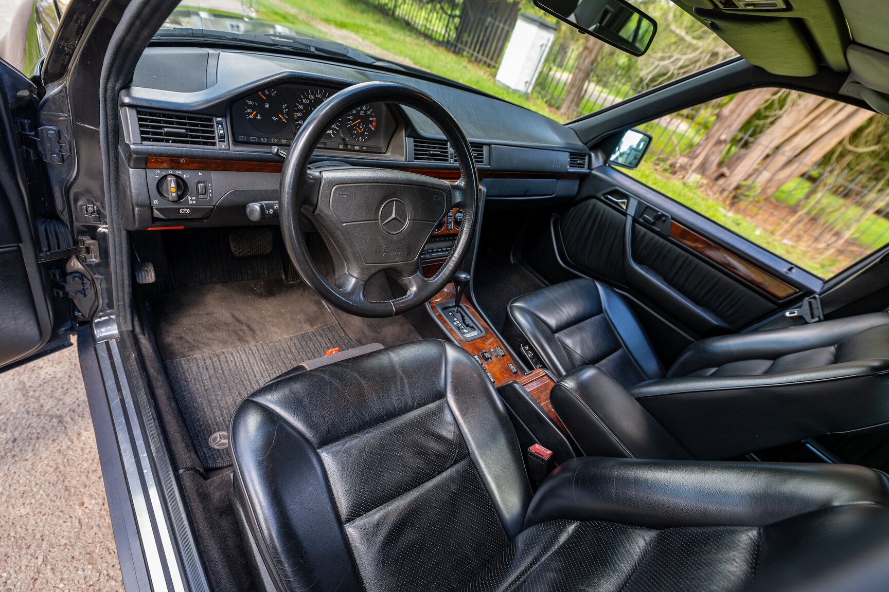 Interior image of 1993 Mercedes-Benz 400 E
