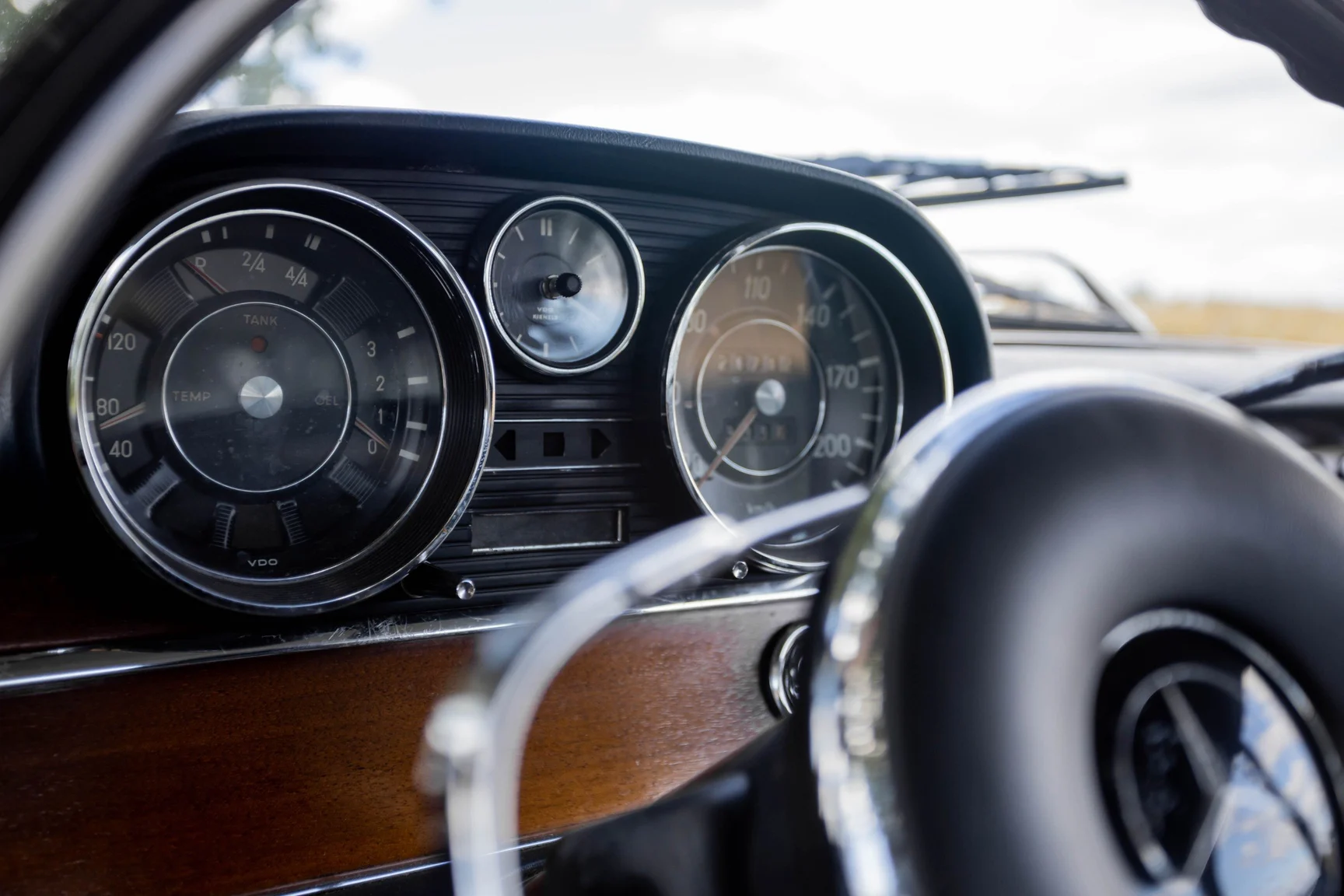 Innenraumfoto von 1967 Mercedes-Benz 250 S (10)