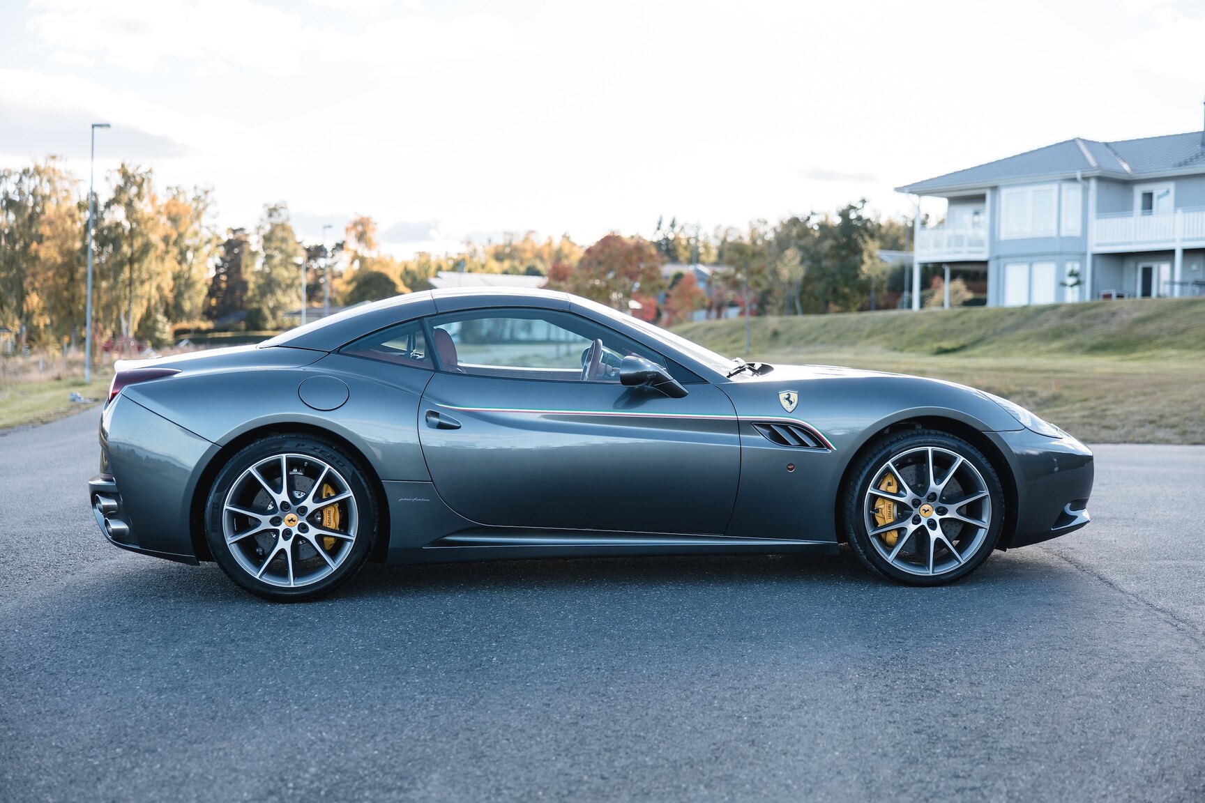 Exterior image of 2011 Ferrari California 