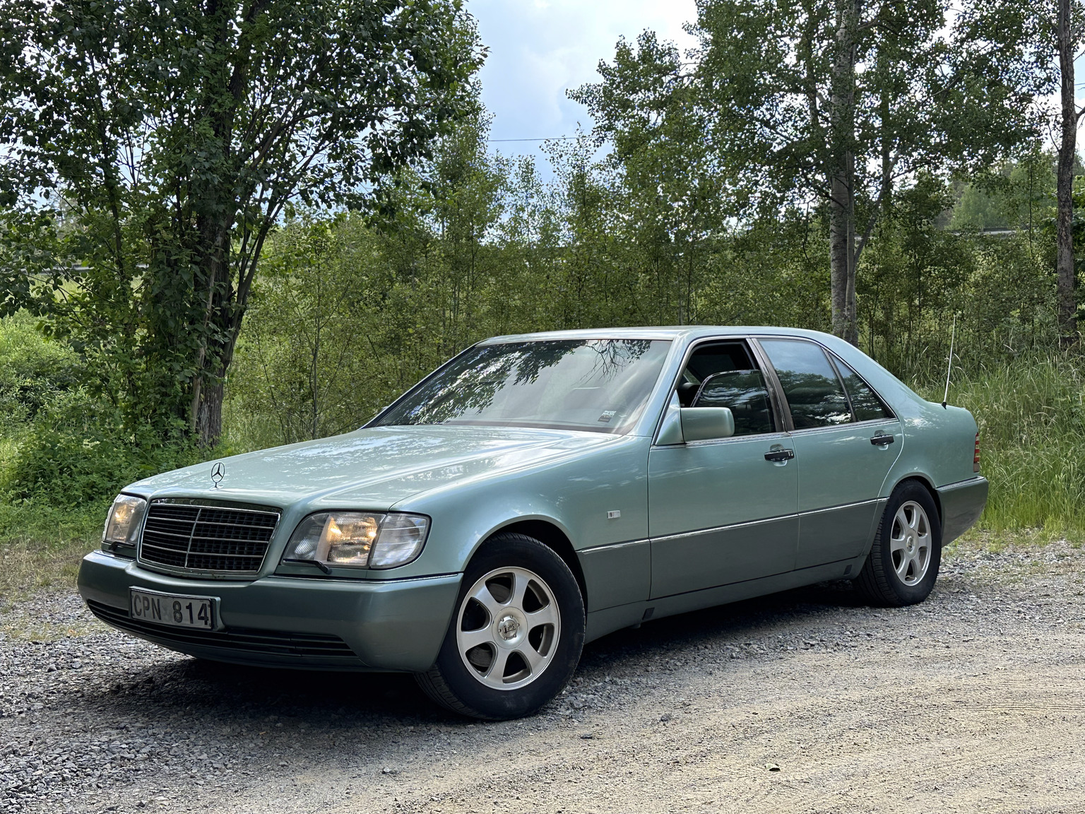 Exteriörbild på 1992 Mercedes 300 SE (2)