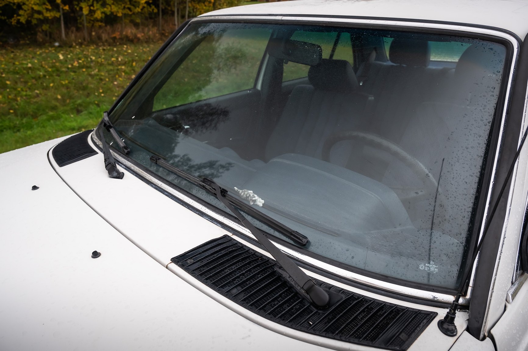 Exterior image of 1985 Mercedes-Benz 200 Automatic