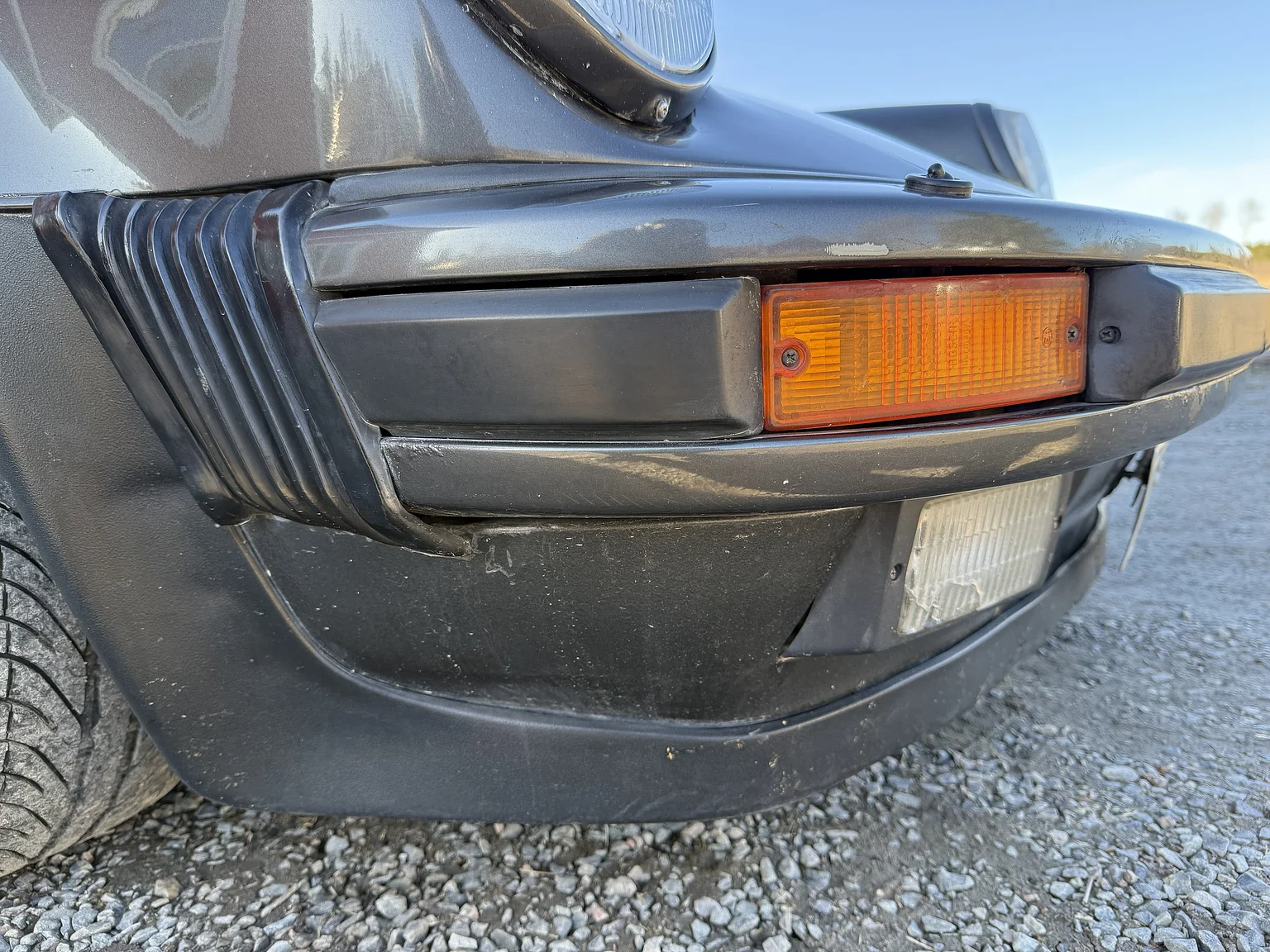 Aussenfoto 1989 Porsche 911 / 930 3.3 Turbo 5-speed (77)