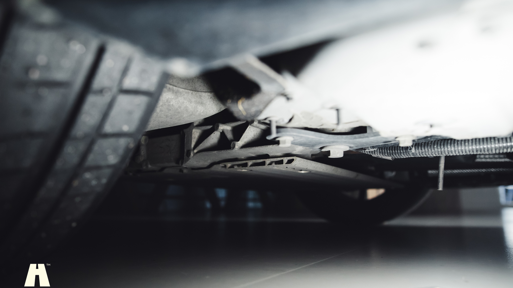 Image of 2019 Aston Martin DB11 AMR mechanics (43)