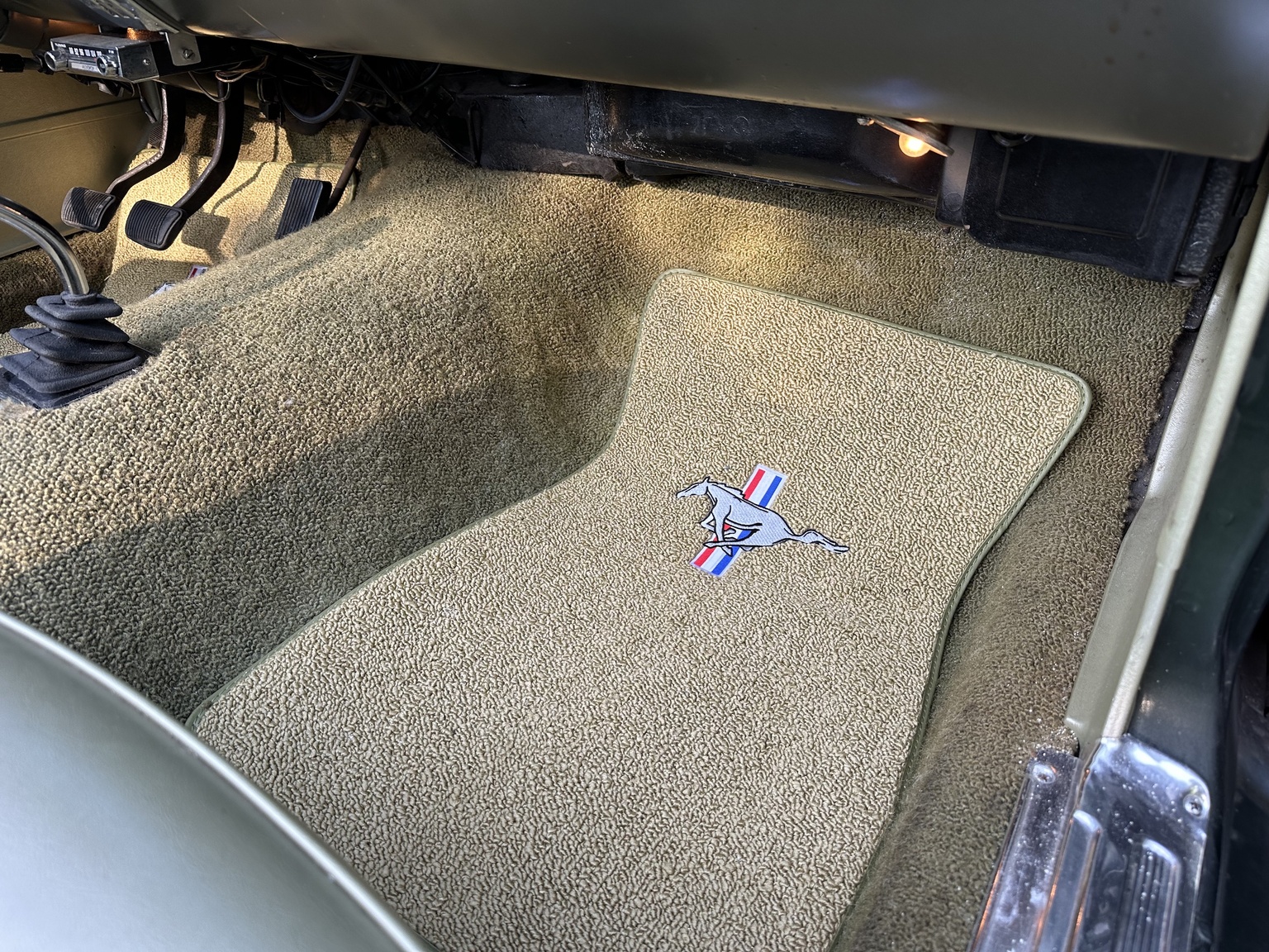 Interior image of 1965 Ford Mustang 289 Cabriolet