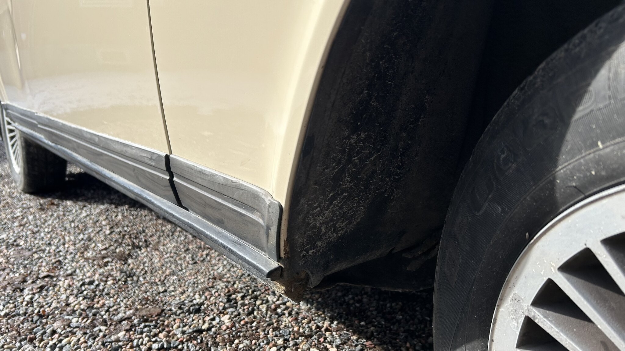 Exterior image of 1987 Volvo 244