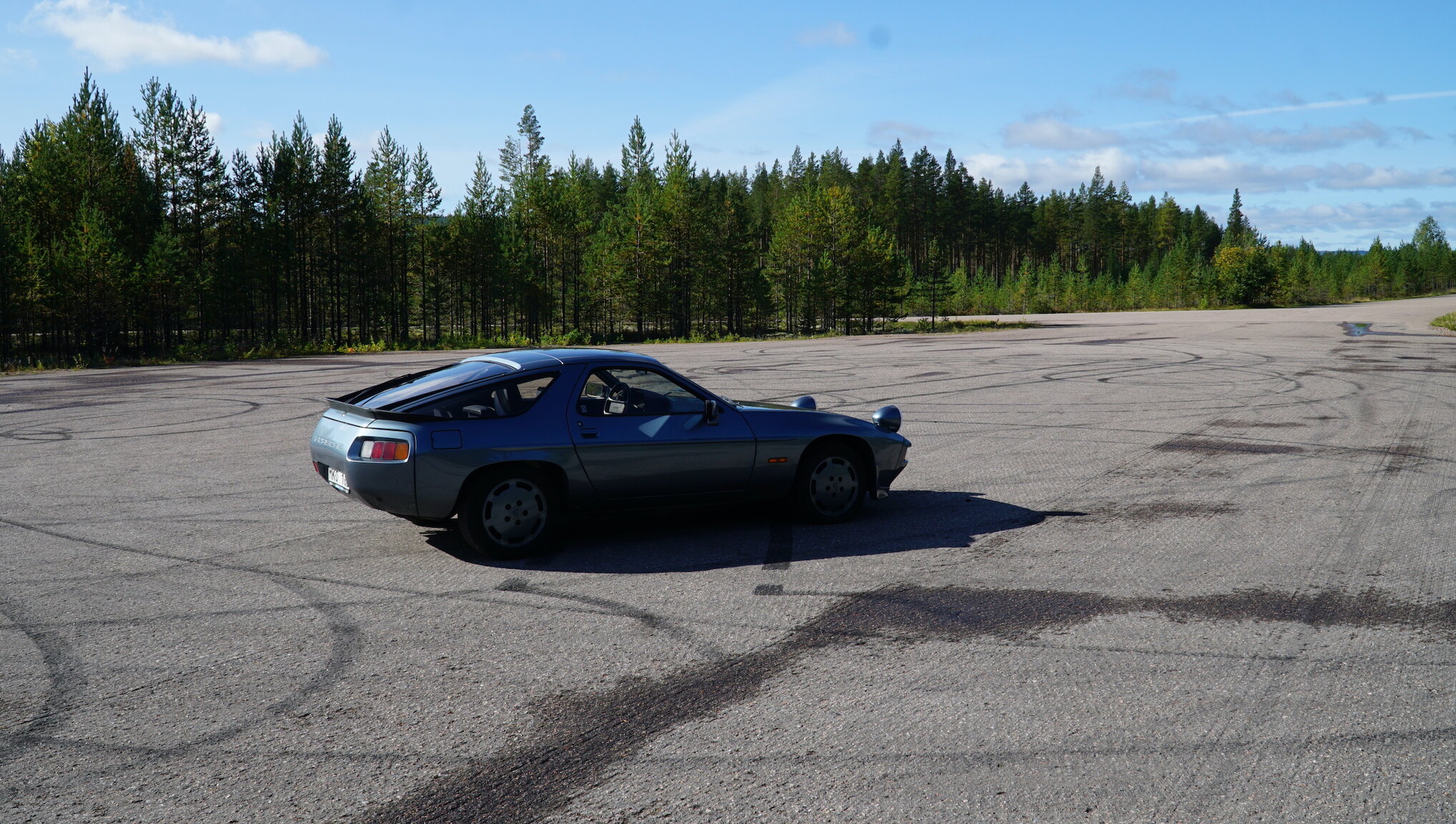 Exterior image of 1983 Porsche 928S (11)