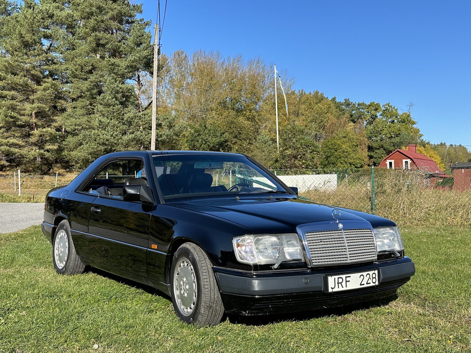 Aussenfoto 1990 Mercedes-Benz 300 CE 24V