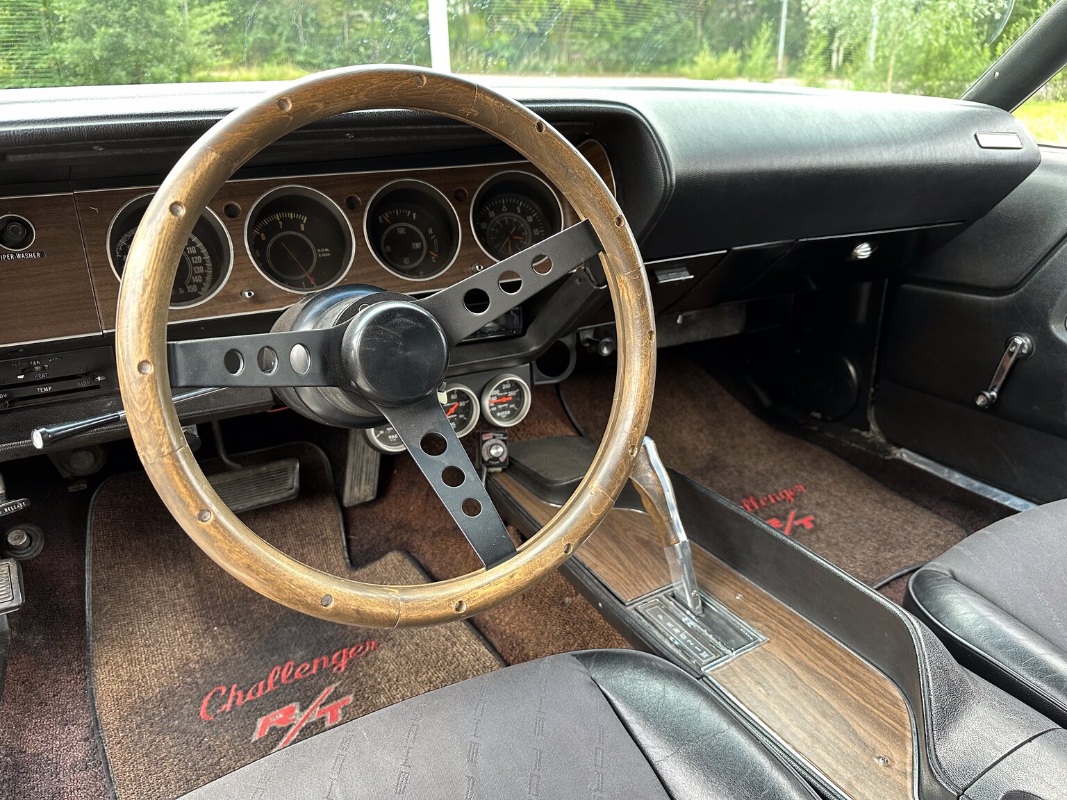 Interior image of 1971 Dodge Challenger 440 (36)
