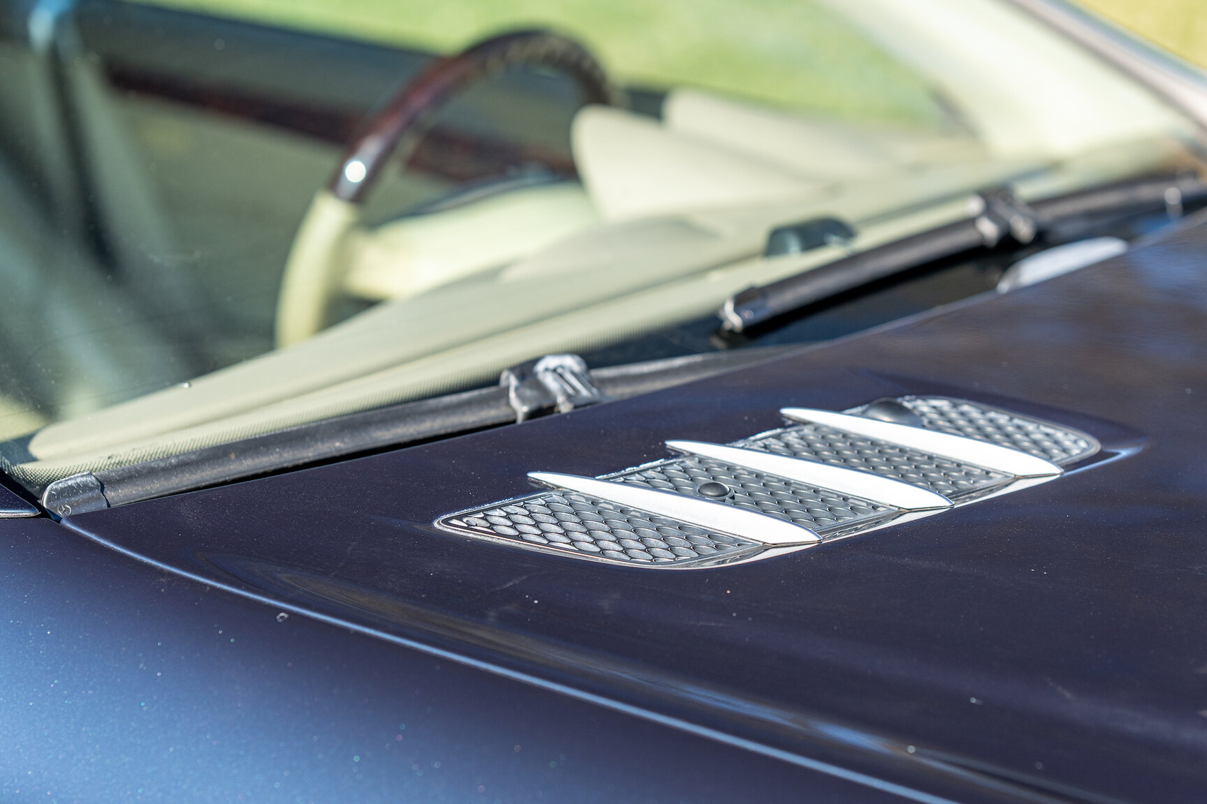 Exterior image of 2002 Mercedes-Benz SL 500