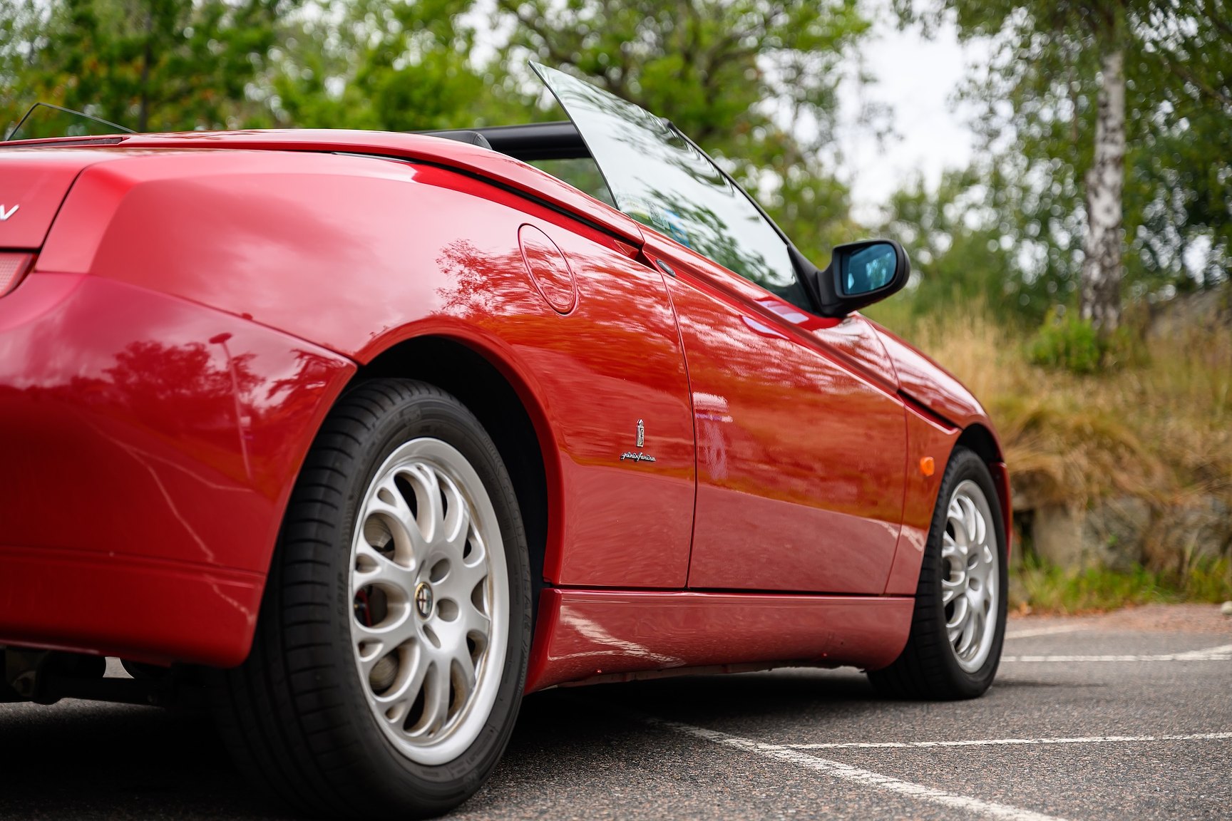 Exterior image of 2001 Alfa Romeo Spider 3.0 V6