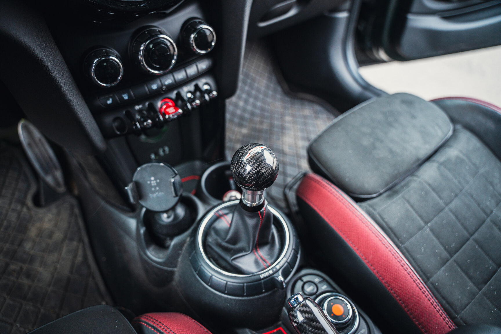 Innenraumfoto von 2017 Mini Cooper JCW