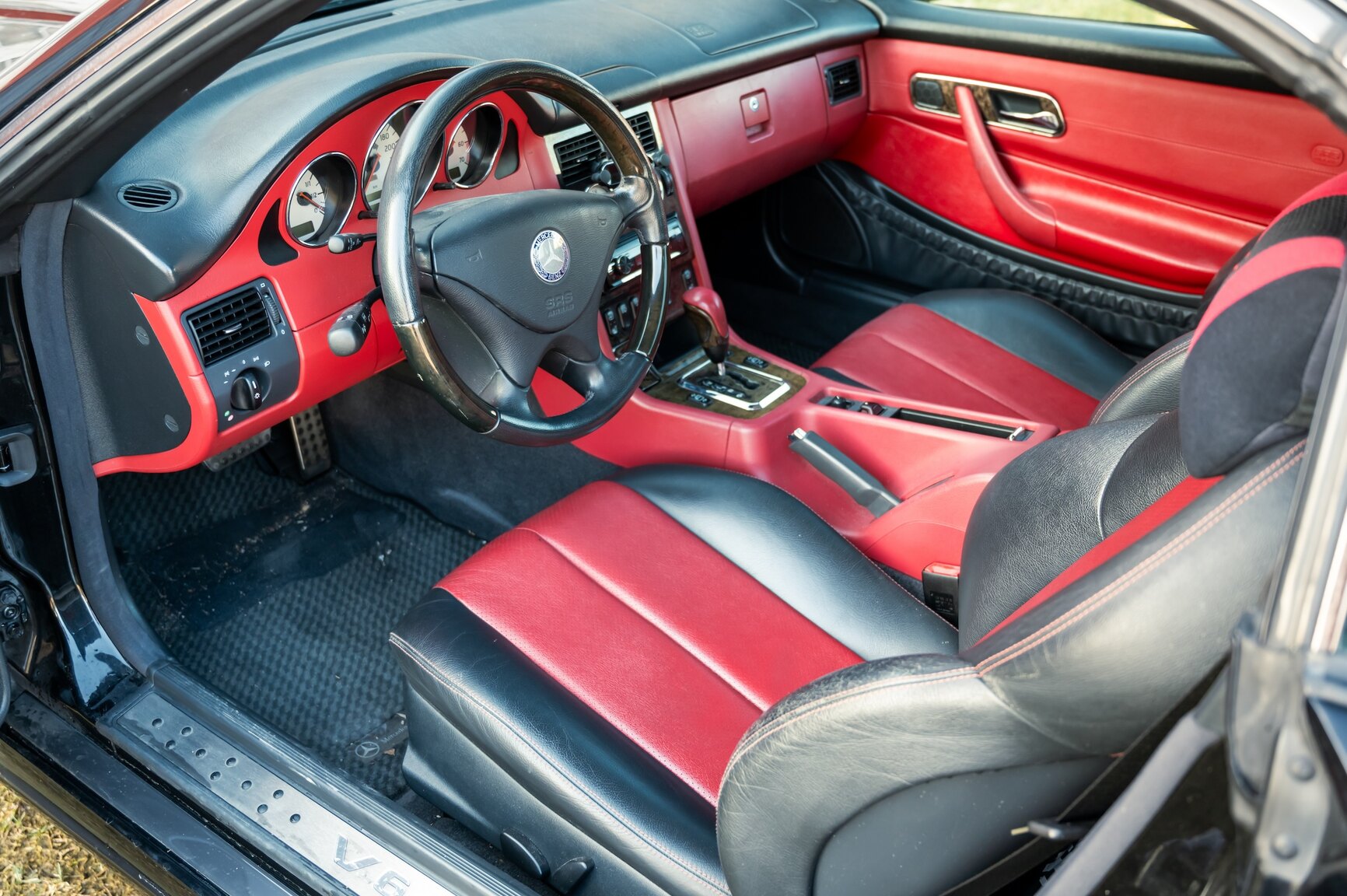 Innenraumfoto von 2001 Mercedes-Benz SLK 320