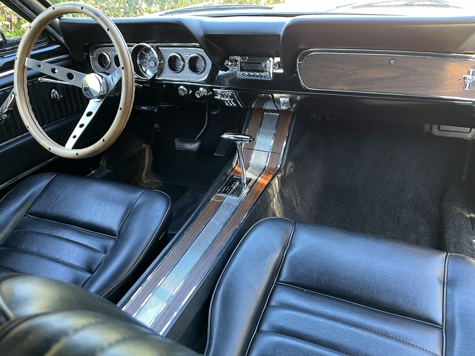 Interior image of 1966 Ford Mustang Cabriolet 289cui