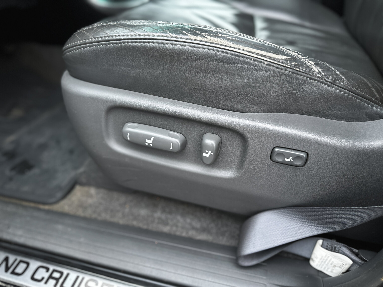 Interior image of 2004 Toyota Land Cruiser