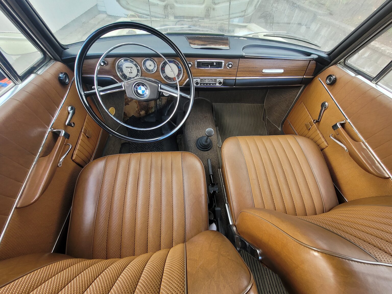 Interiörbild 1966 Renoveringsobjekt BMW 1800