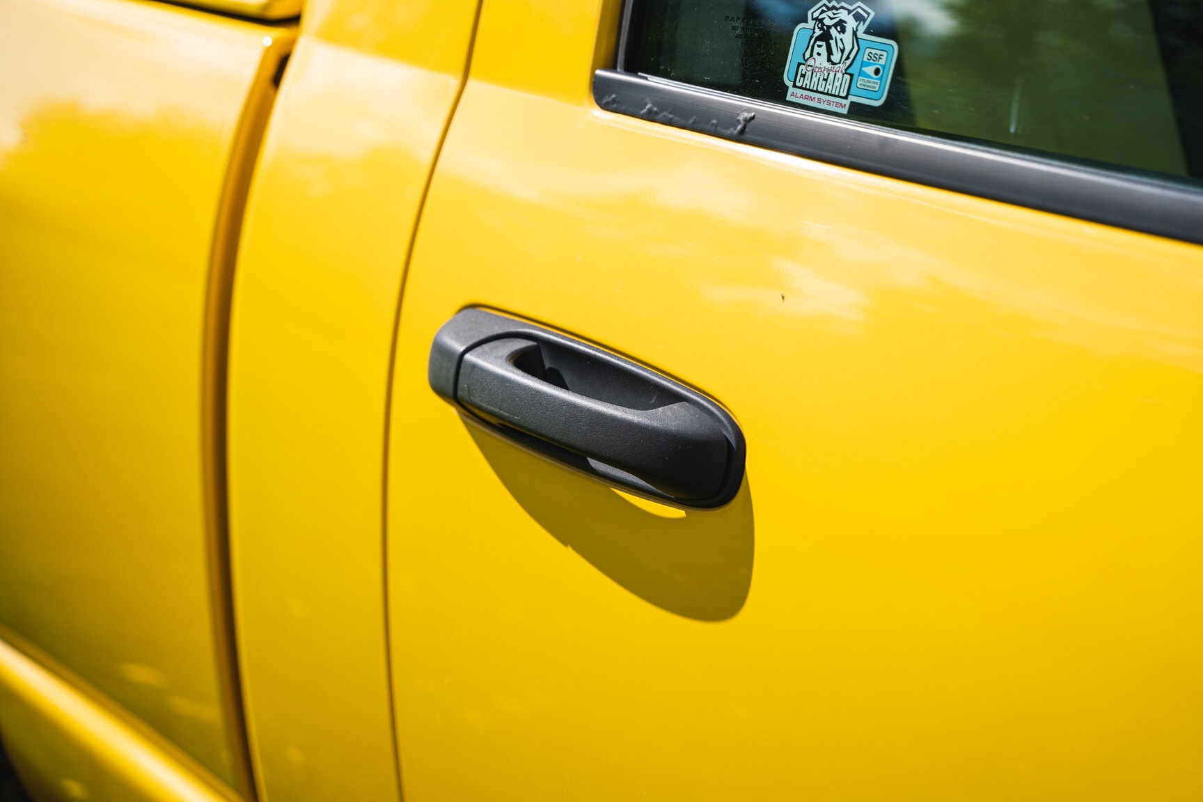 Exteriörbild på 2005 Dodge Ram 1500 Bumble Bee