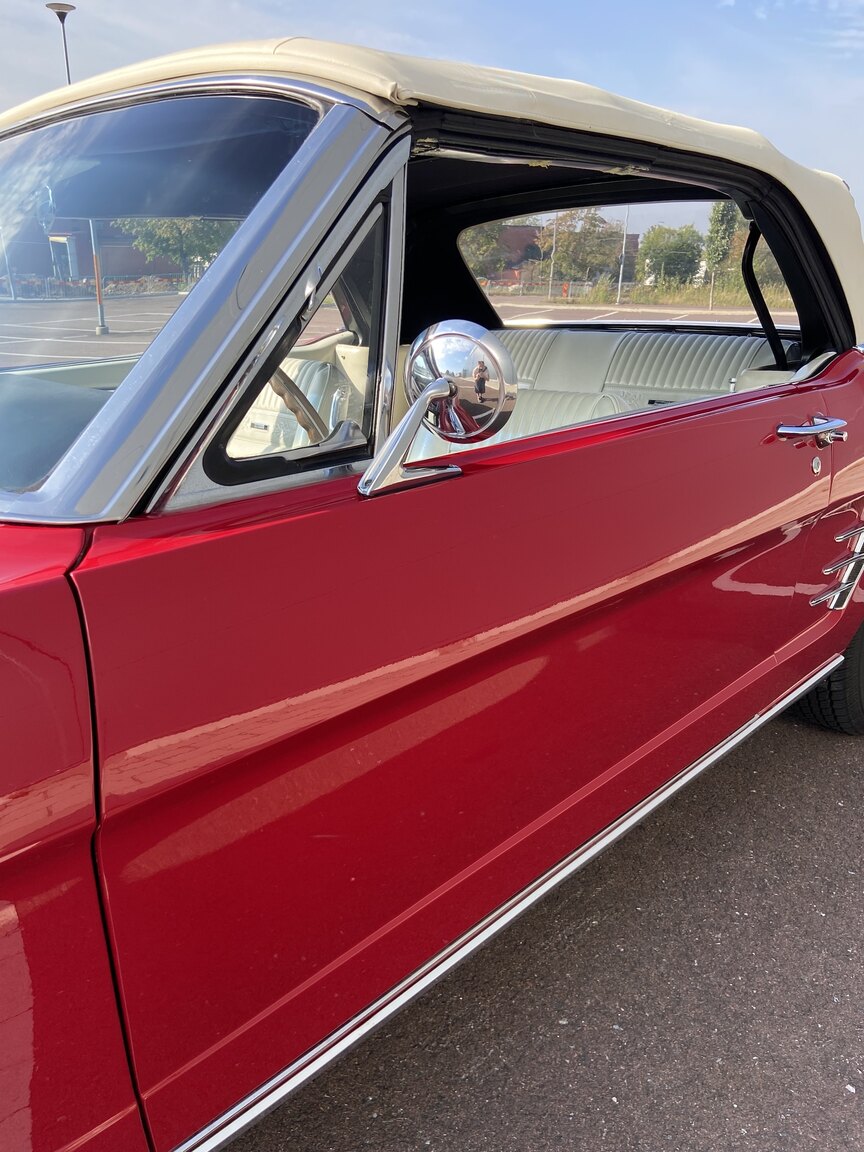 Exteriörbild på 1966 Ford Mustang Convertible