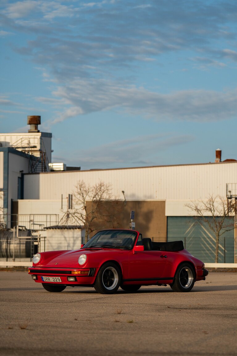 Exteriörbild på 1987 Porsche 911 Carrera Cab 3.2