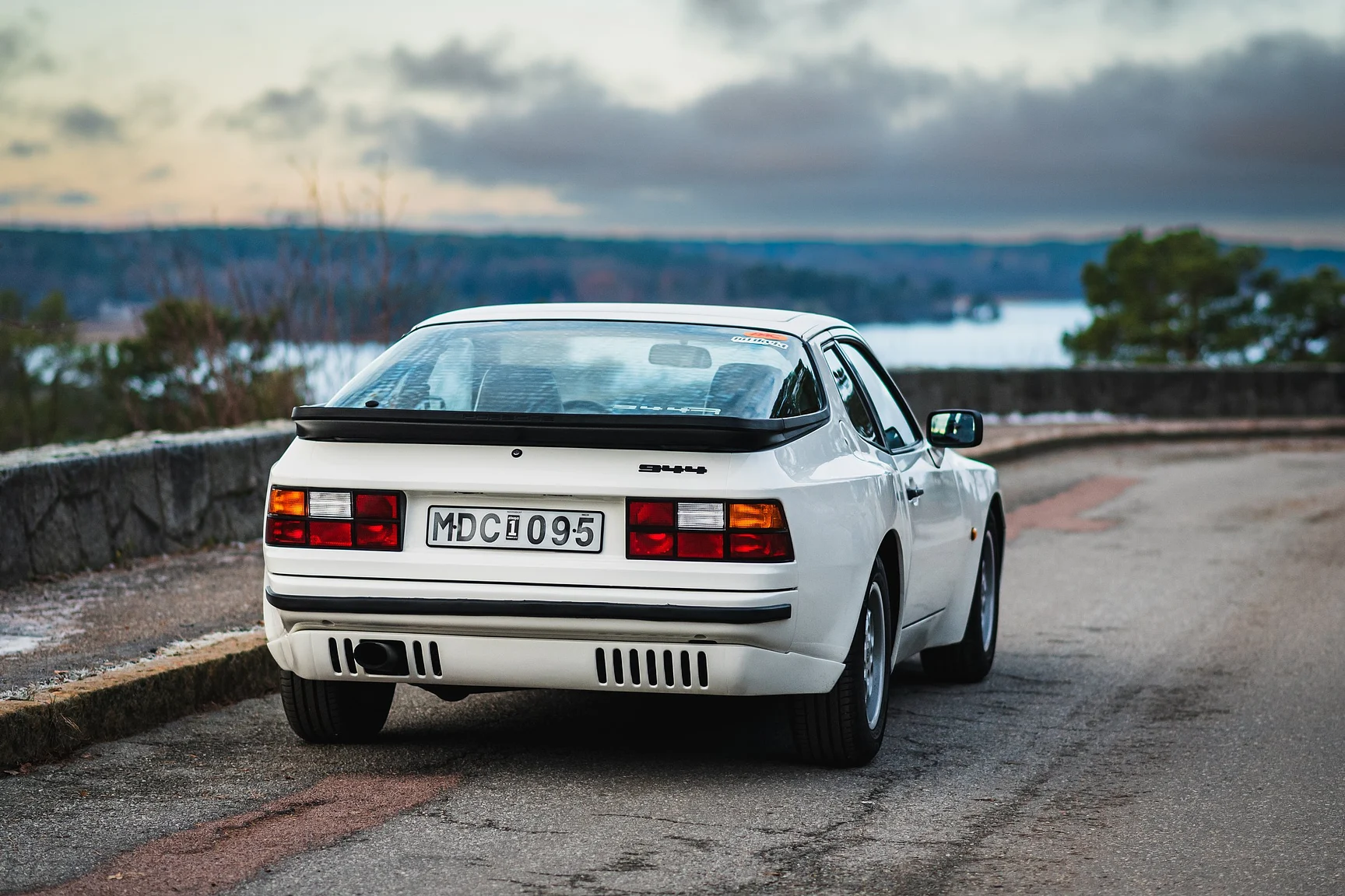 Exterior image of 1986 Porsche 944R (7)