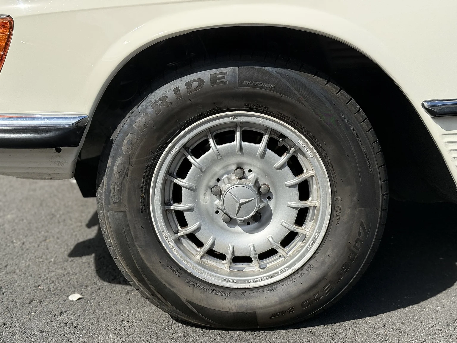 Aussenfoto 1973 Mercedes Benz 350 SL  (20)