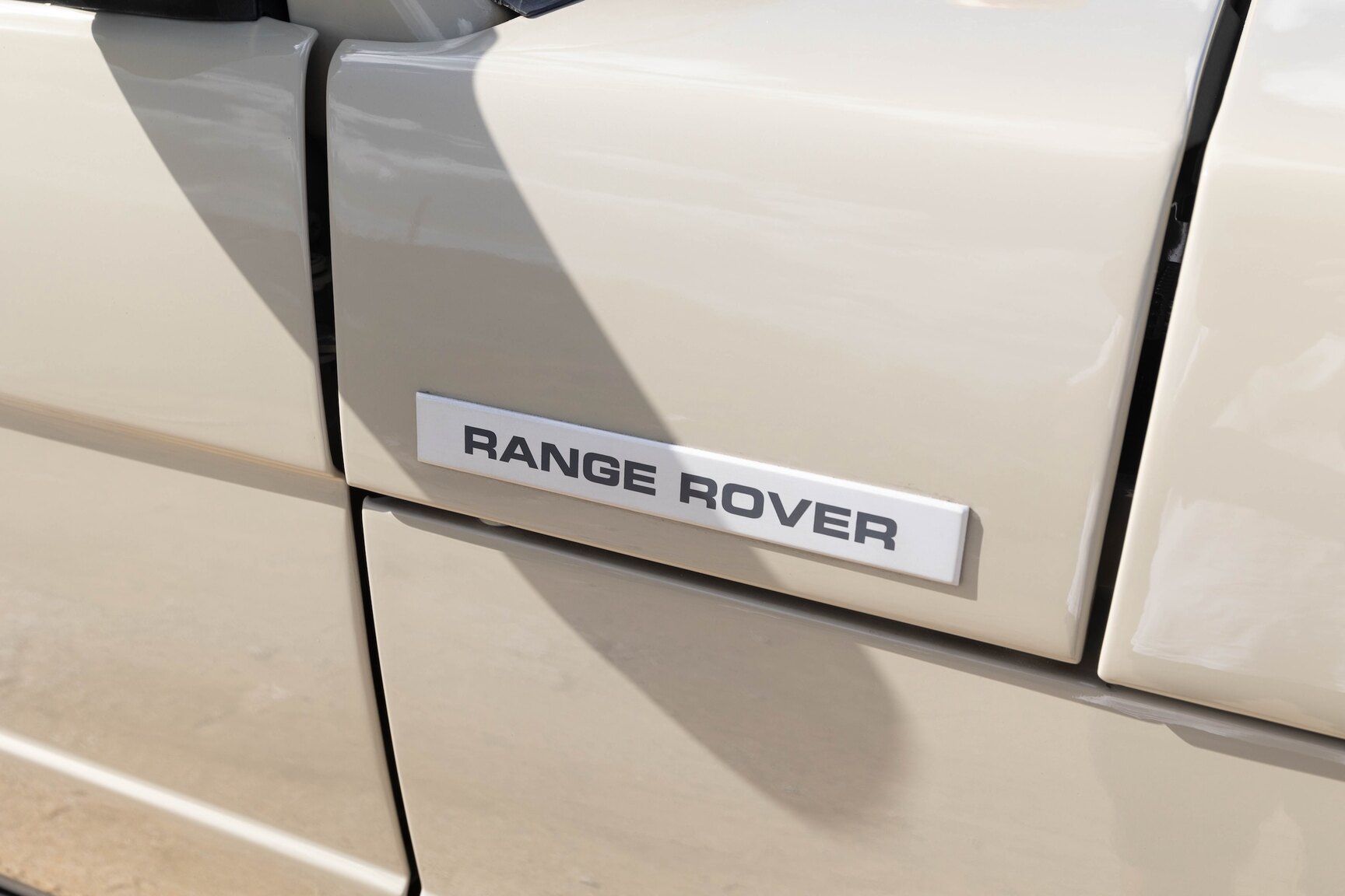 Exteriörbild på 1991 Range Rover Restomod