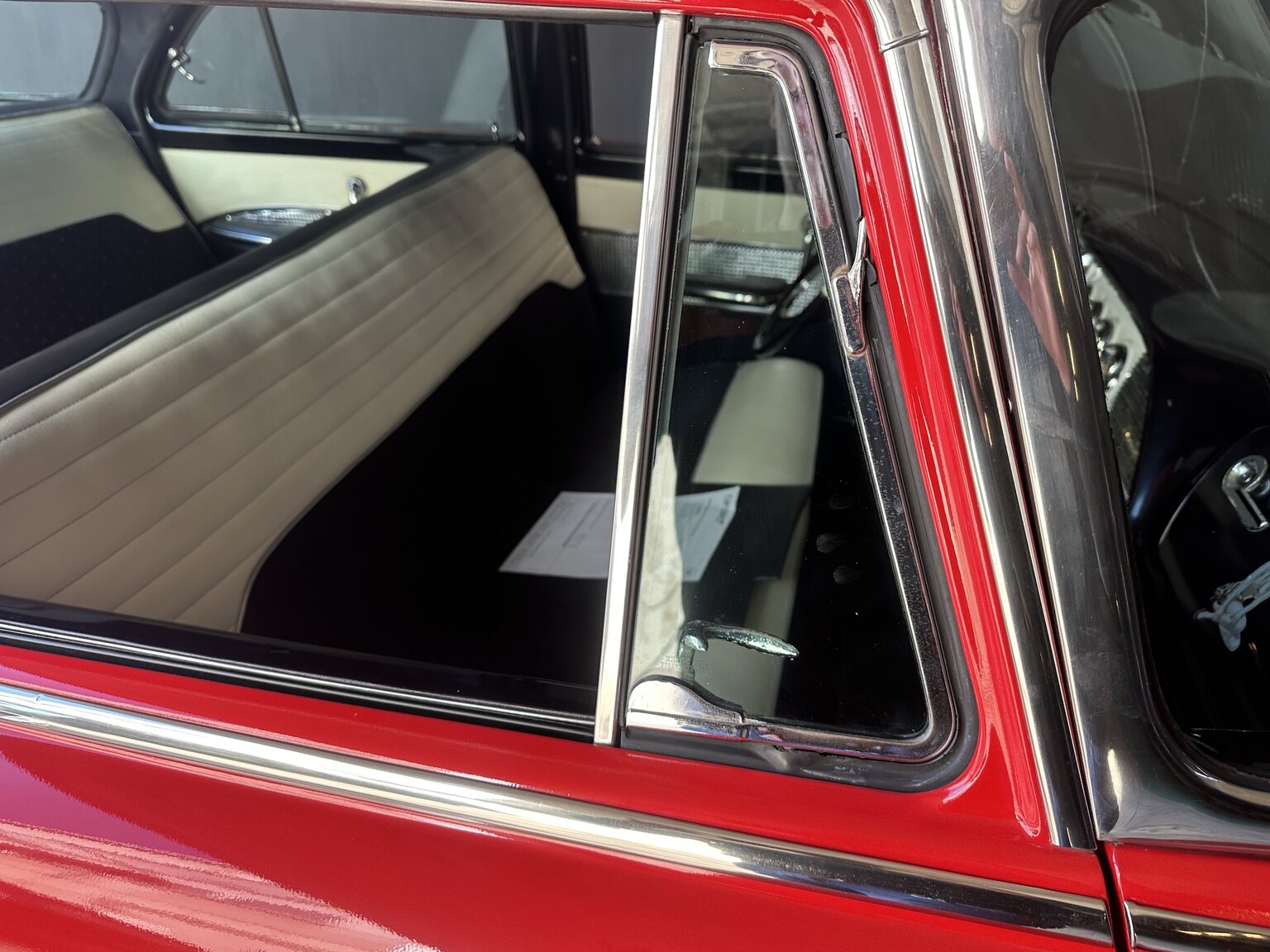 Exteriörbild på 1955 Dodge Custom Royal Sedan HEMI