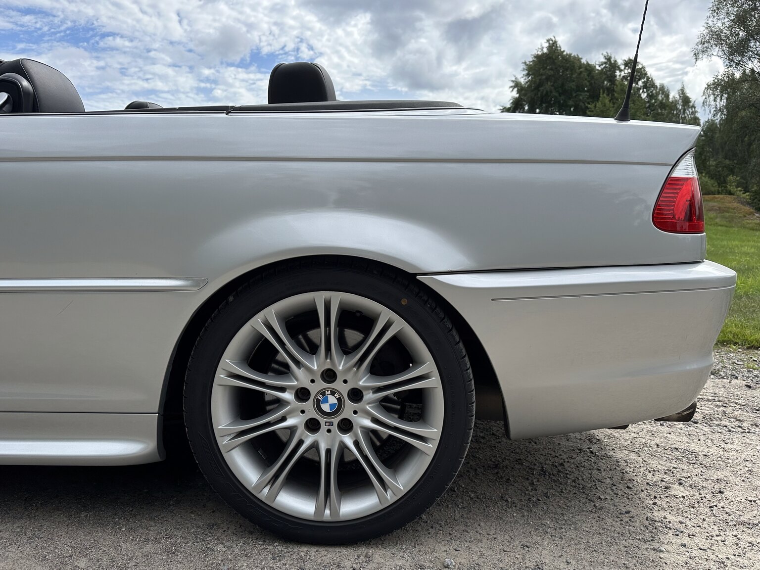Exteriörbild på 2005 BMW 330Ci
