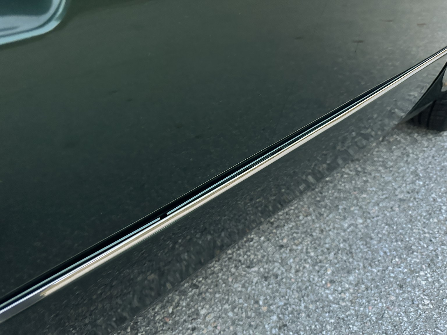 Exterior image of 1996 MERCEDES-BENZ E 320 T