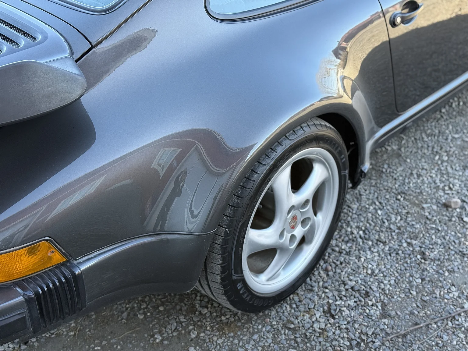 Aussenfoto 1989 Porsche 911 / 930 3.3 Turbo 5-speed (17)