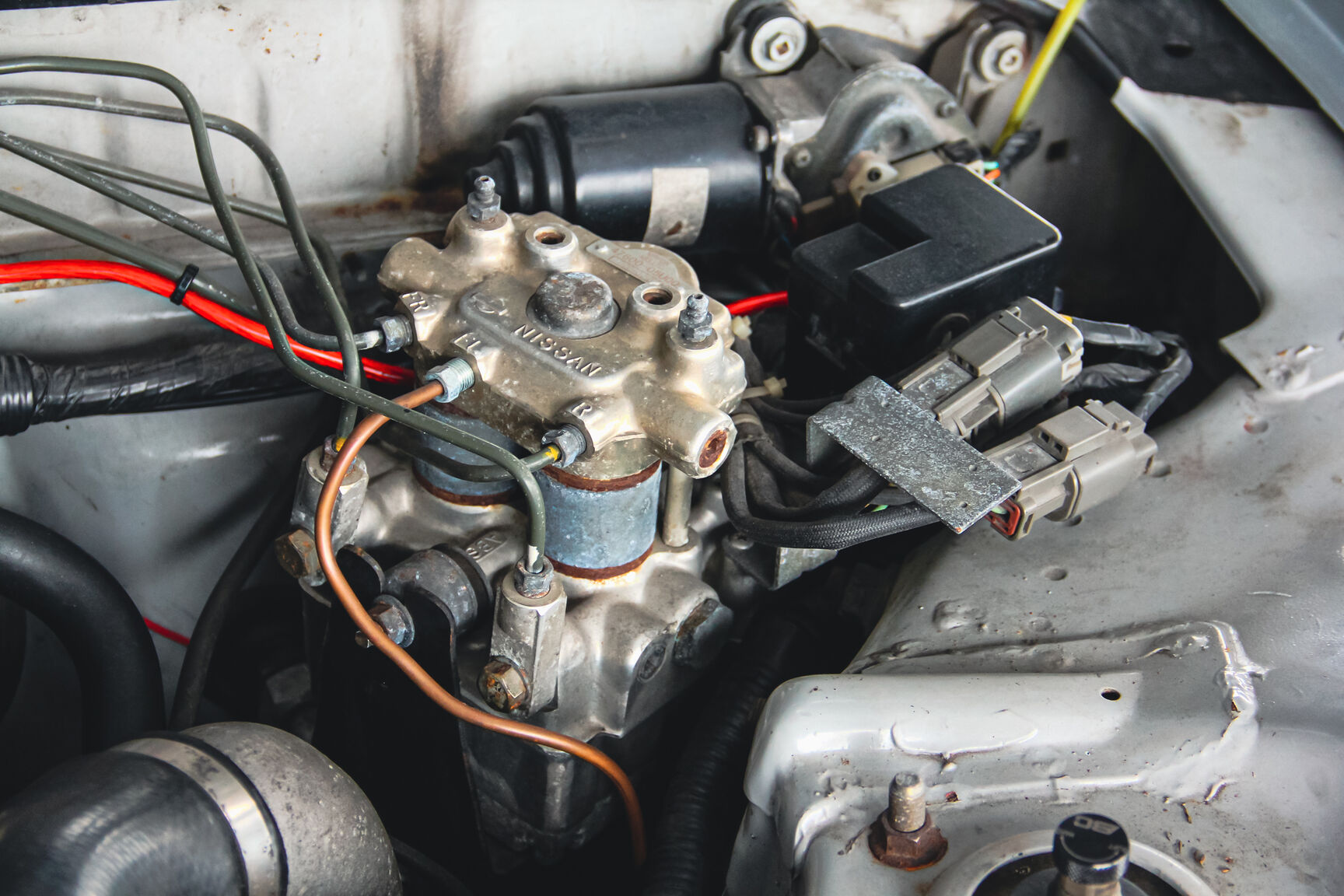 Image of 1994 Nissan Skyline R32 GT-R mechanics