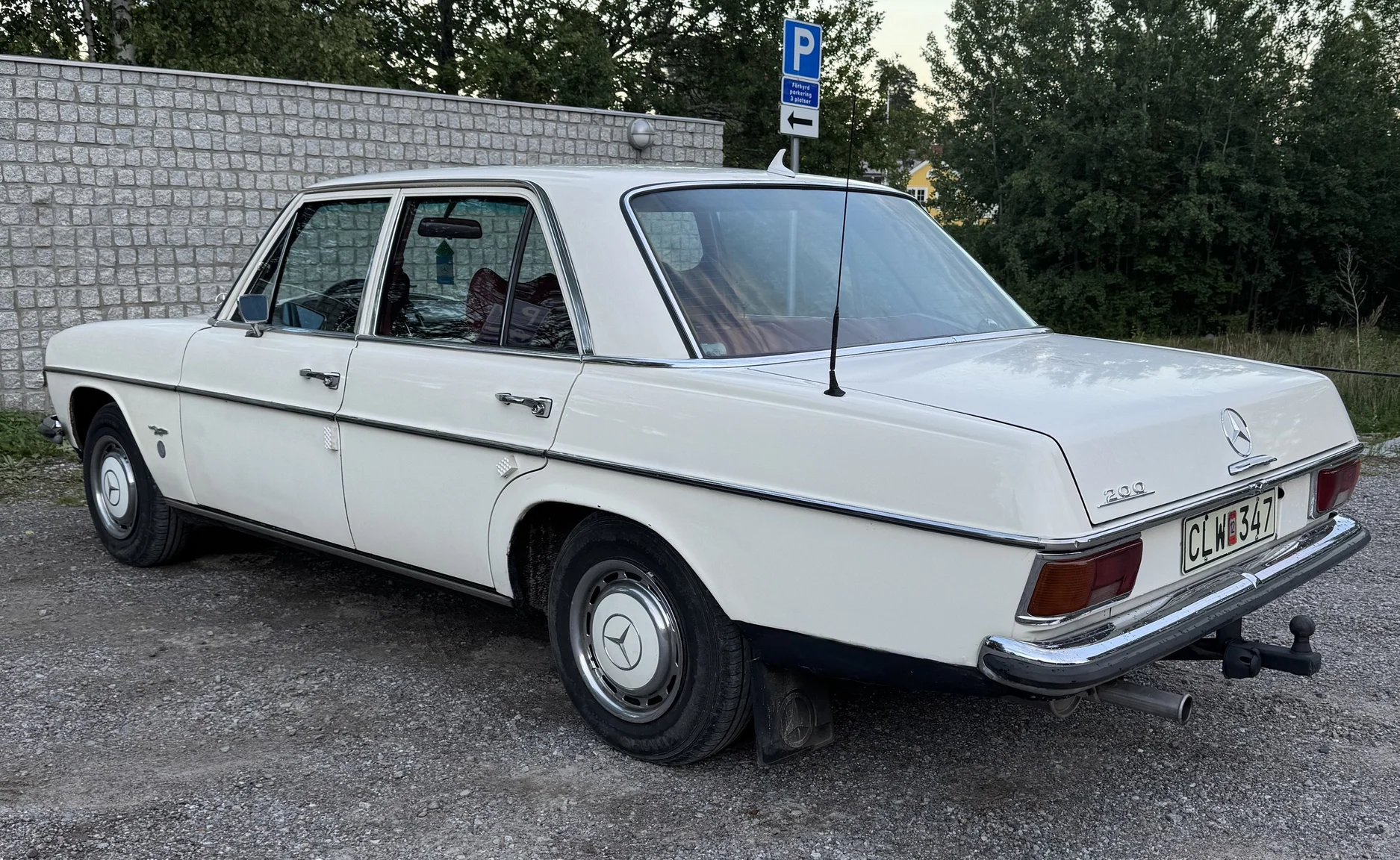 Aussenfoto 1972 Mercedes-Benz 200 (11)