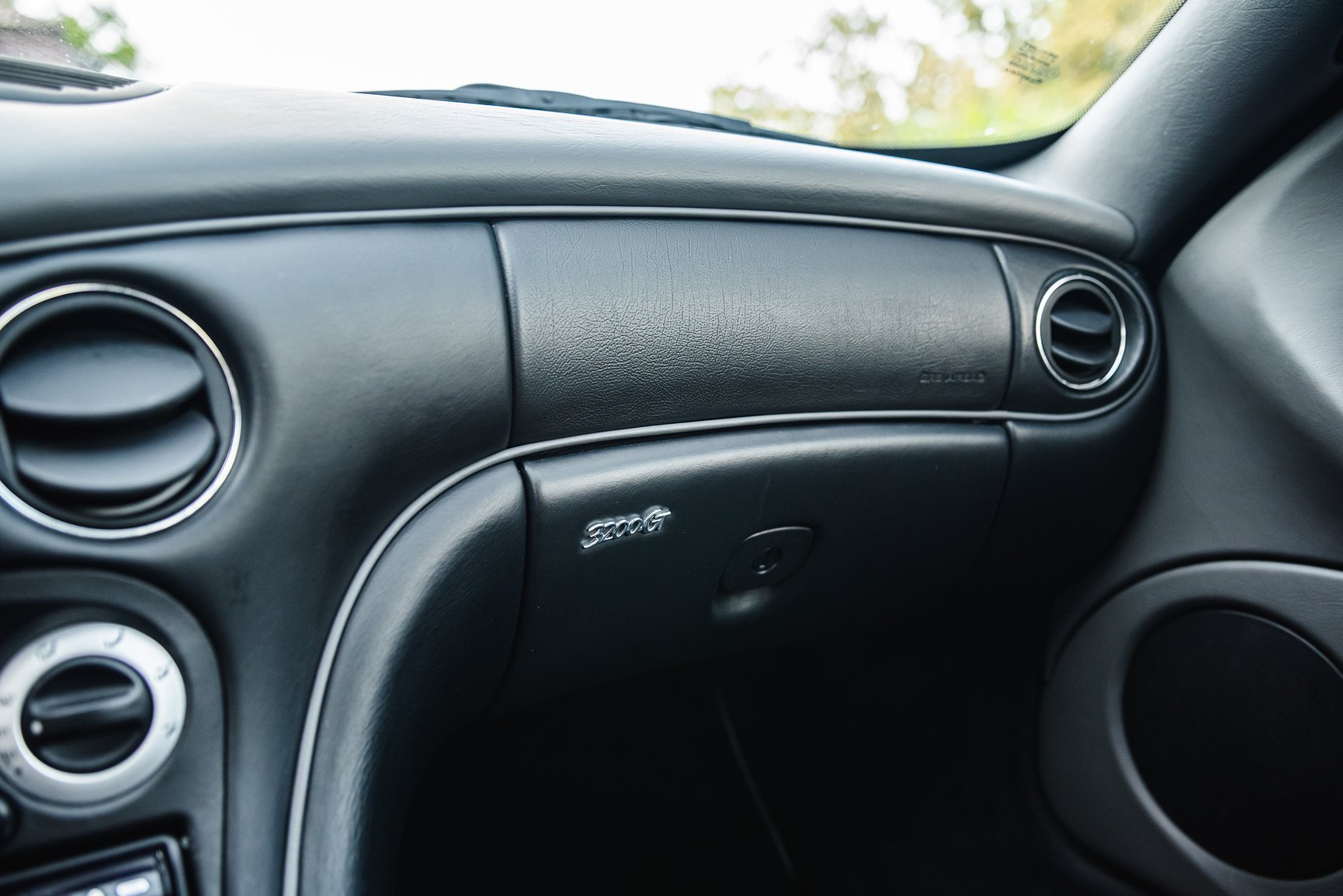 Interior image of 2000 Maserati 3200 GT