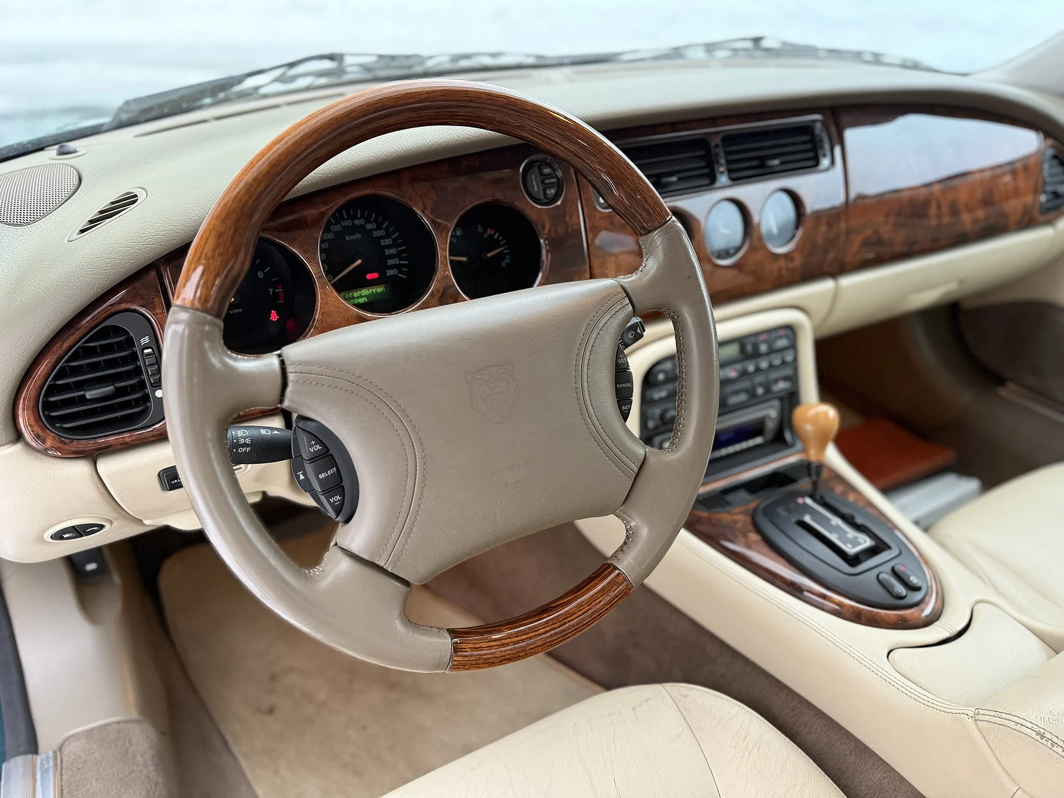 Interiörbild 1997 Jaguar XK8 (4)