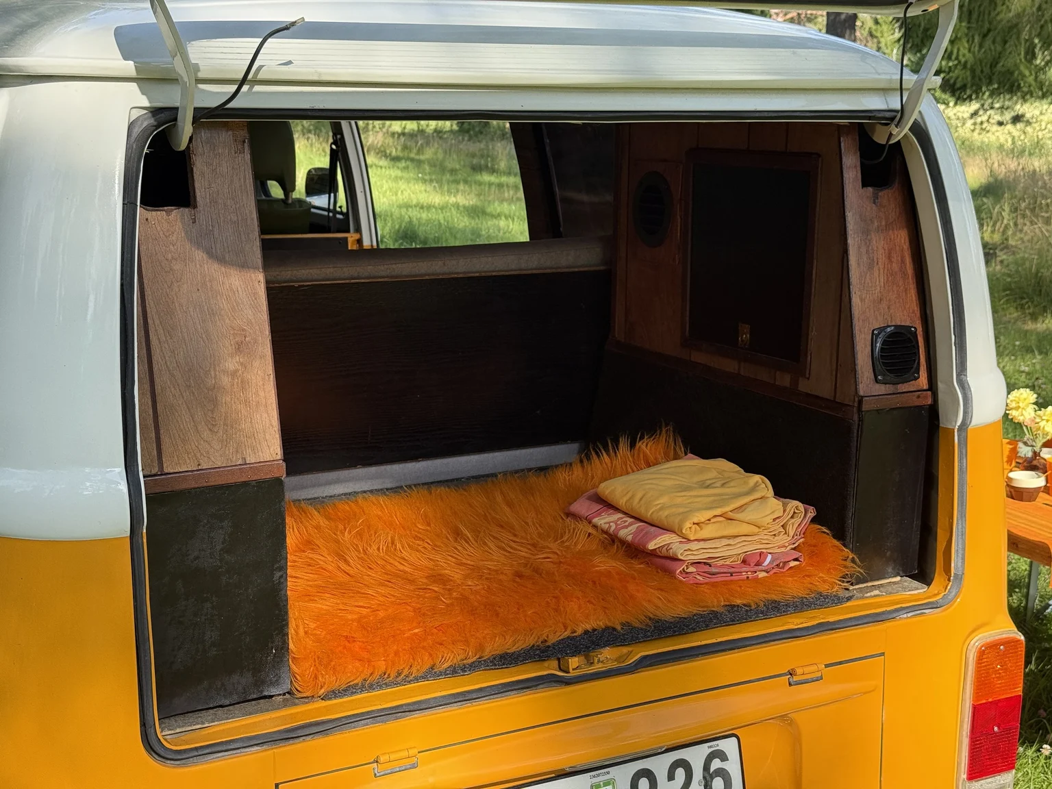 Innenraumfoto von 1975 Volkswagen Transporter Campervan (83)