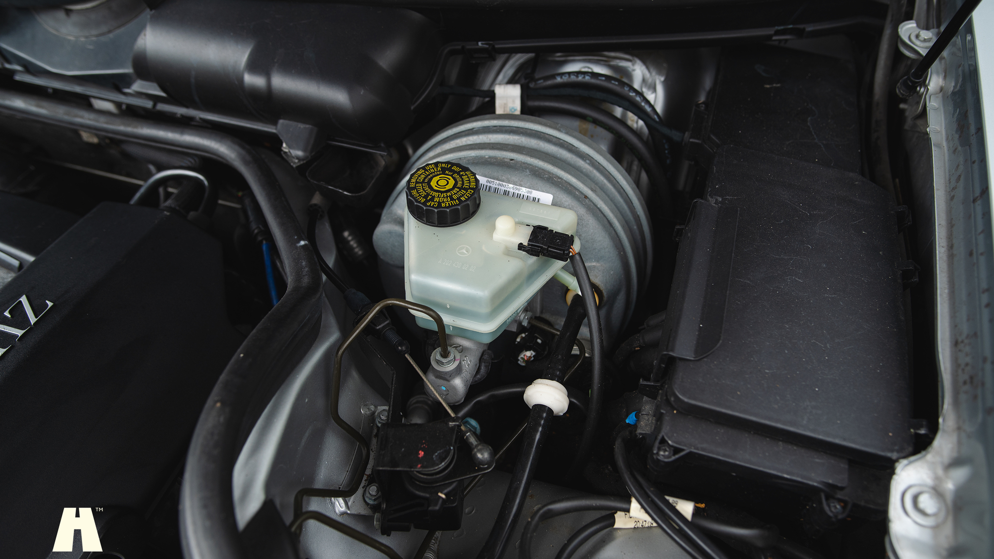 Image of 2000 Mercedes E430 mechanics