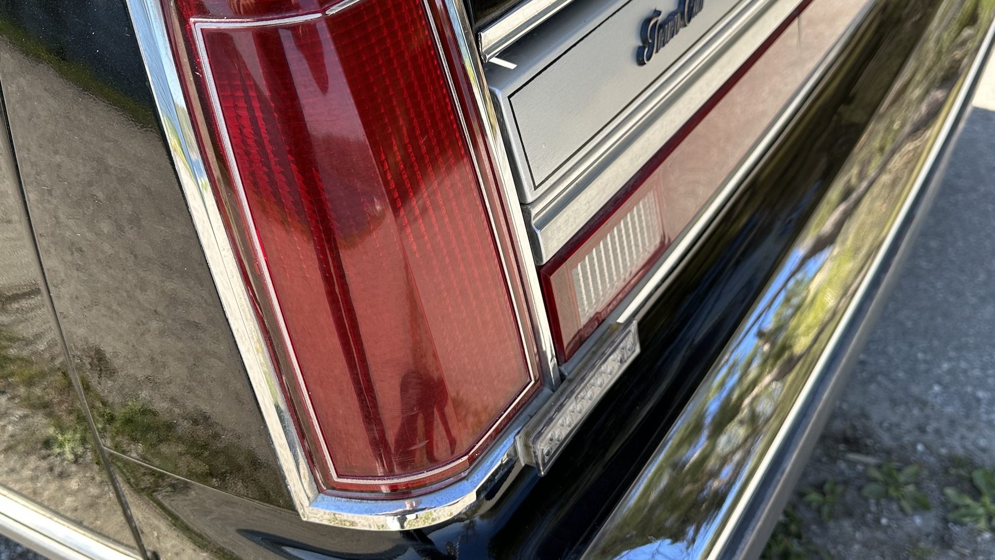 Exterior image of 1988 Lincoln Town Car