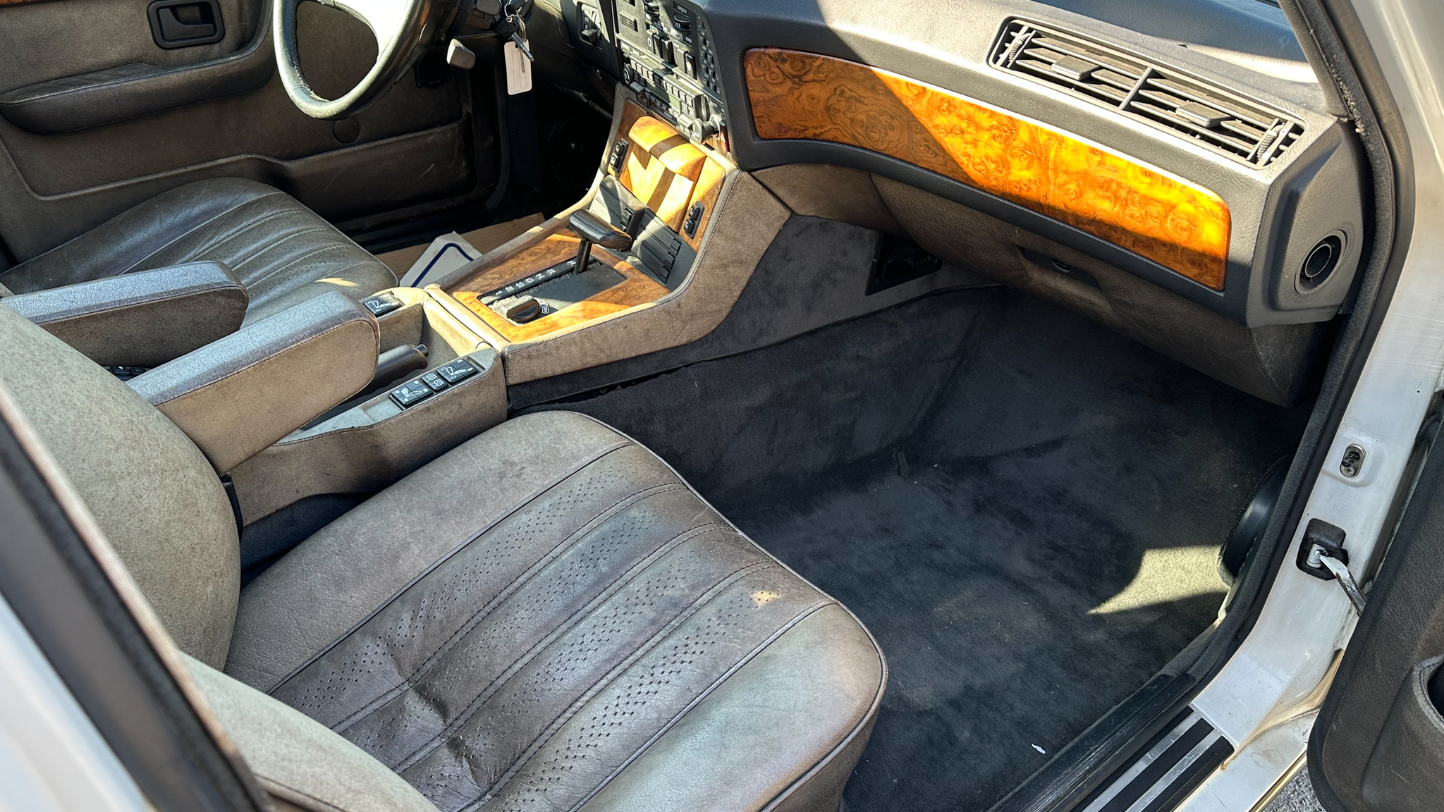 Interiörbild 1984 BMW 745i Executive Automat