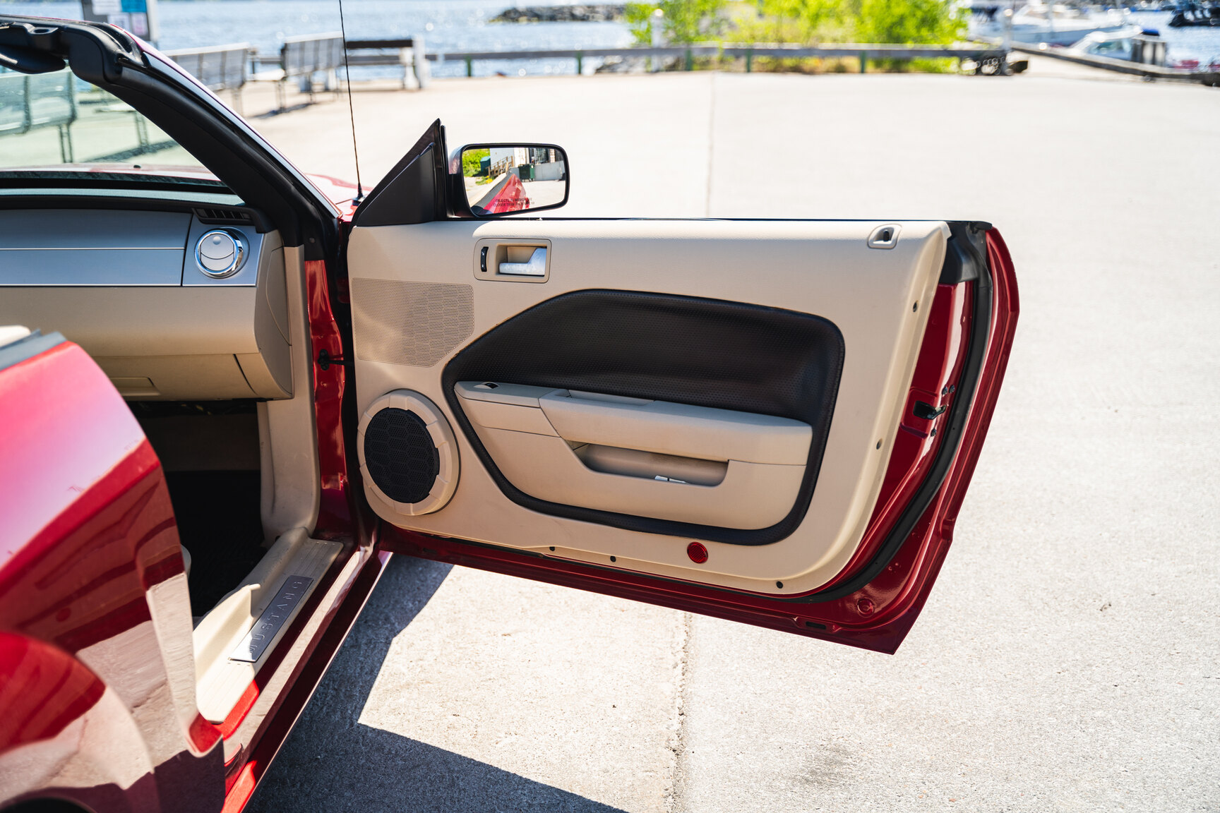 Interior image of 2005 Ford Mustang GT Cabriolet