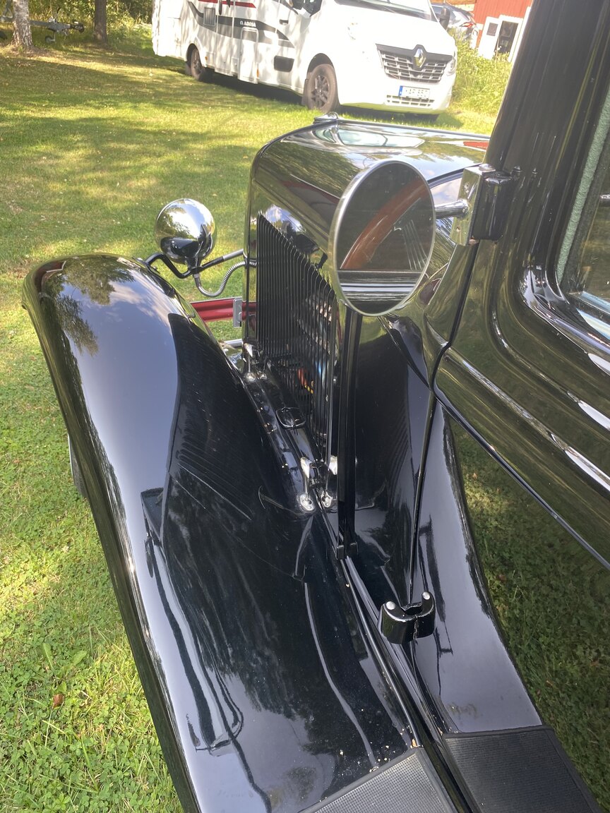 Exteriörbild på 1932 Ford 32 deuce sport coupé (Hot Rod)