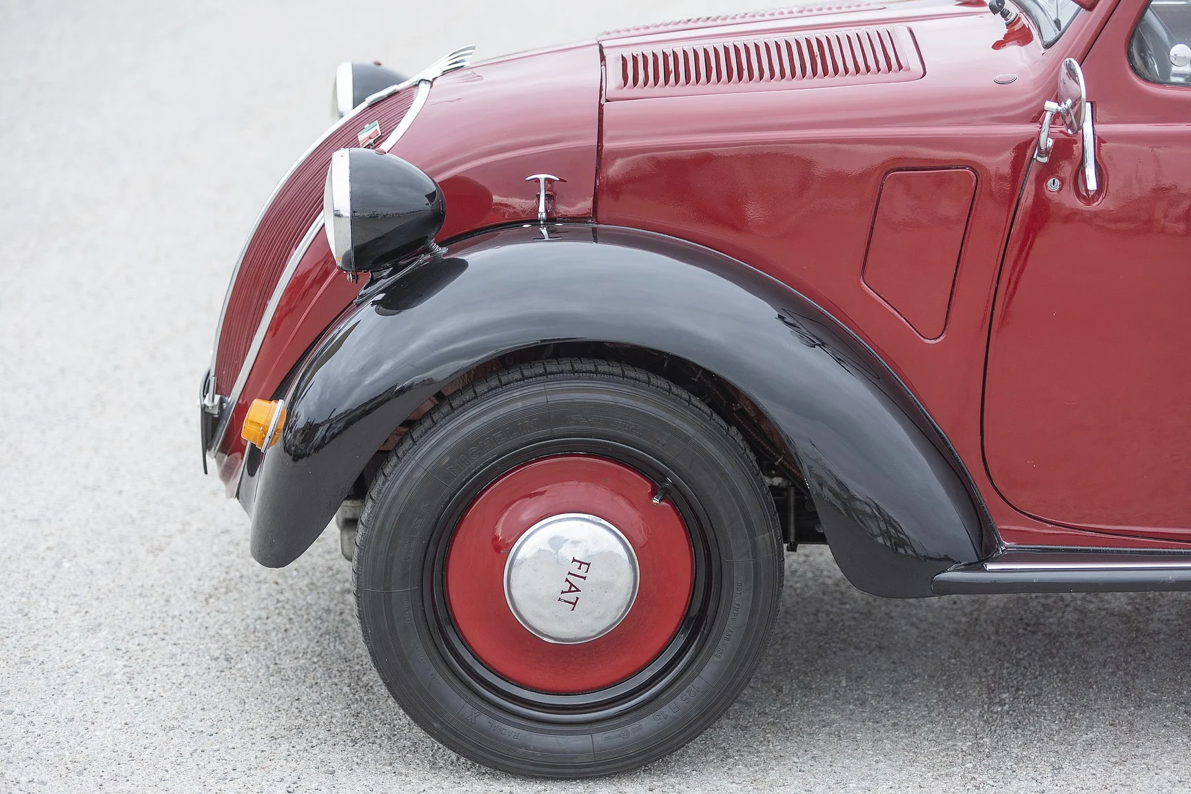 Exteriörbild på 1947 Fiat 500A Topolino Convertible - NO RESERVE (12)