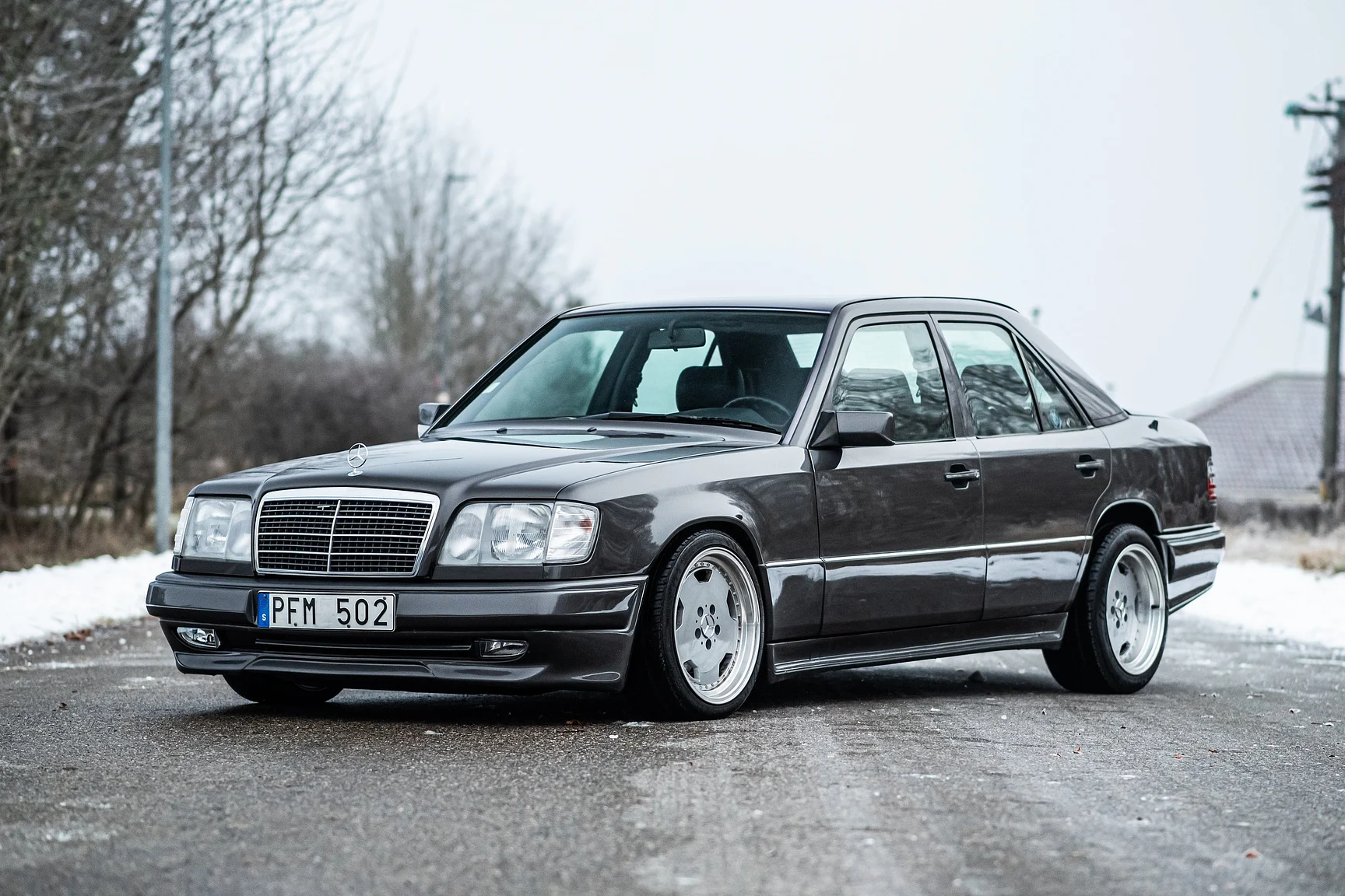 Exterior image of 1993 Mercedes-Benz E 320 "AMG" (1)