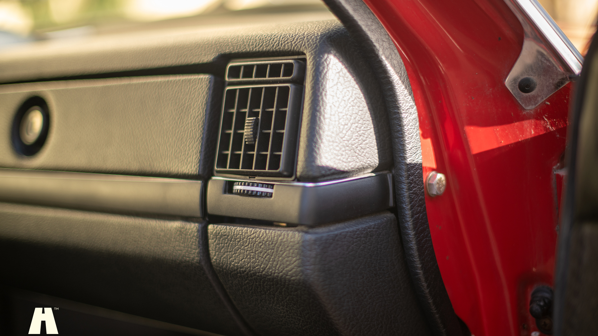 Interior image of 1988 Volvo 240 GL (65)