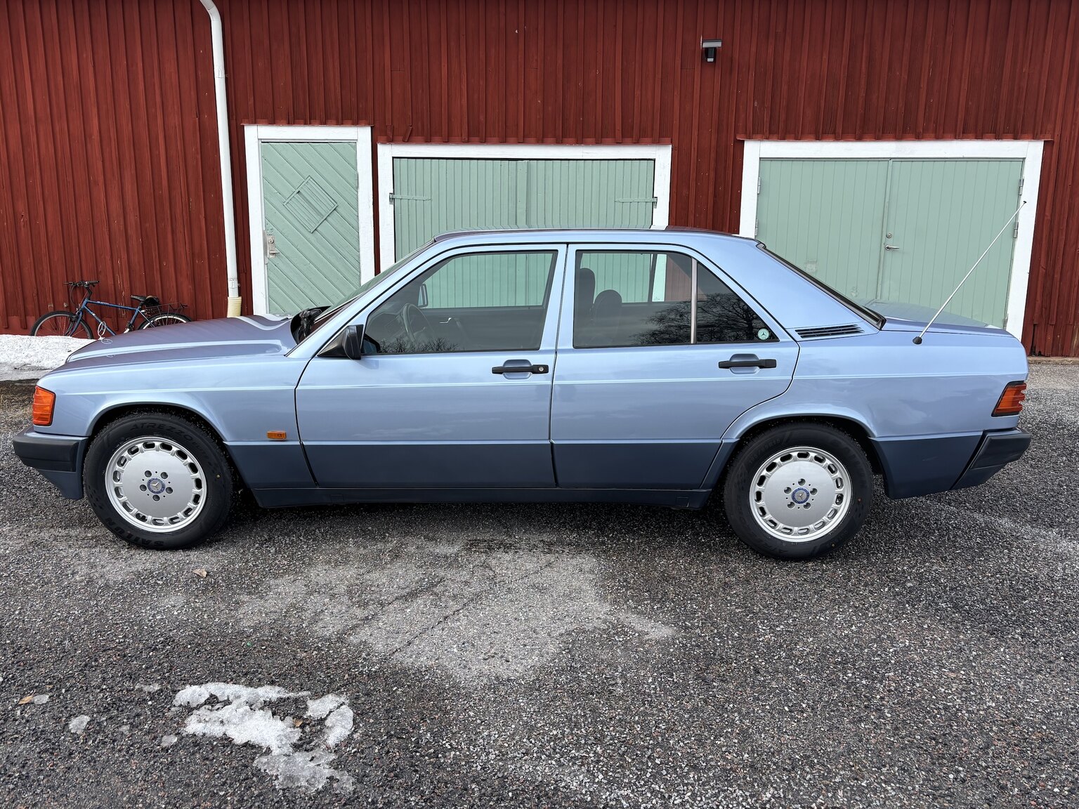 Exteriörbild på 1992 Mercedes-Benz 190 D