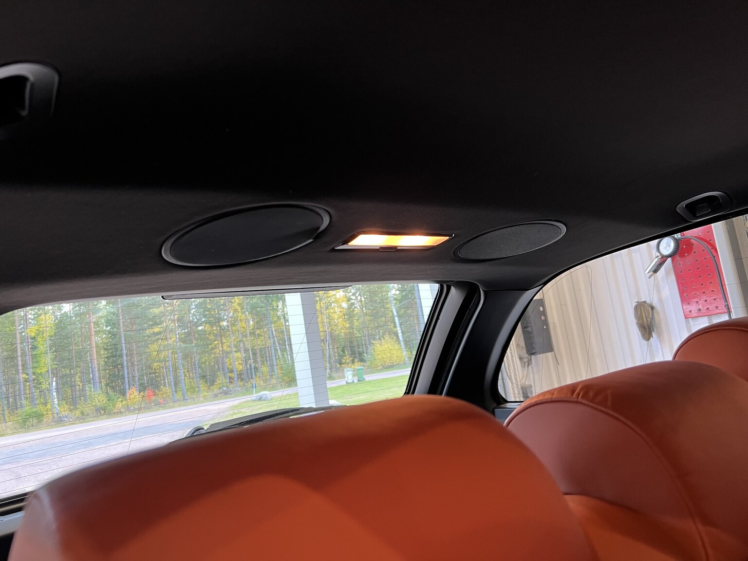 Interior image of 2003 BMW 540i Touring