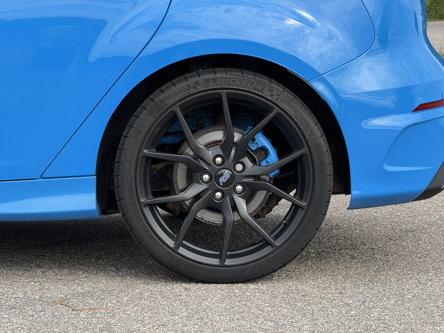 Exteriörbild på 2018 Ford Focus RS (16)