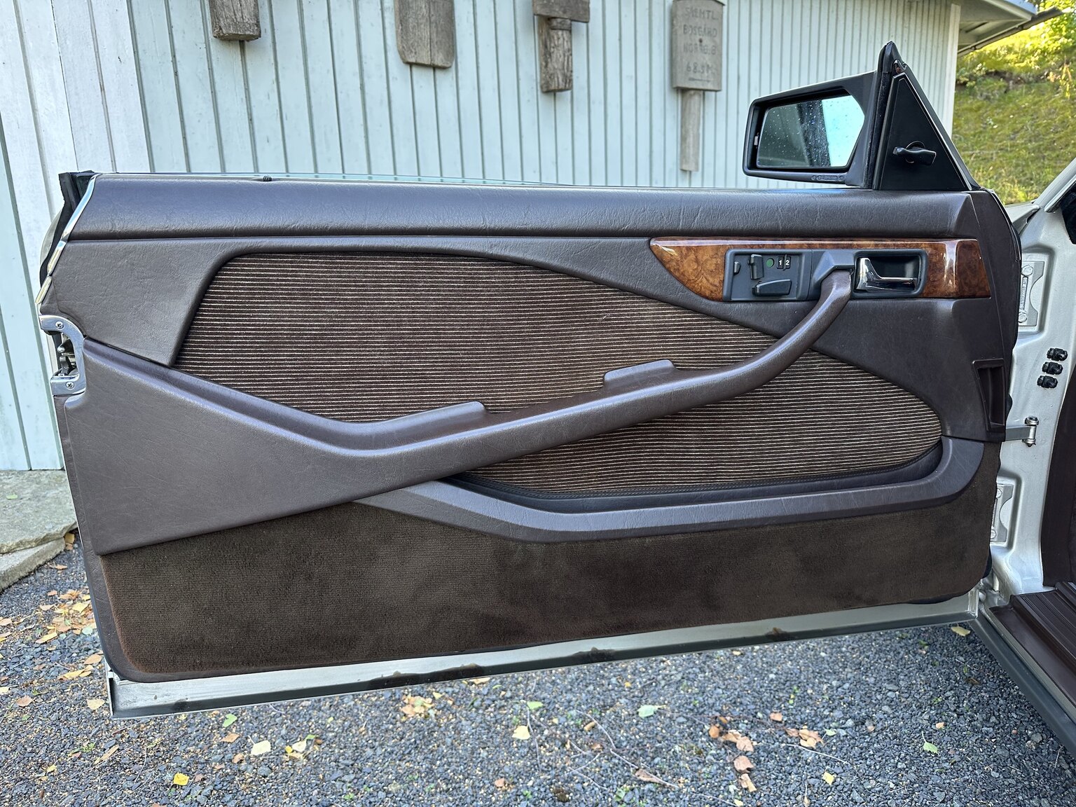 Interior image of 1986 Mercedes-Benz 500 SEC (5)